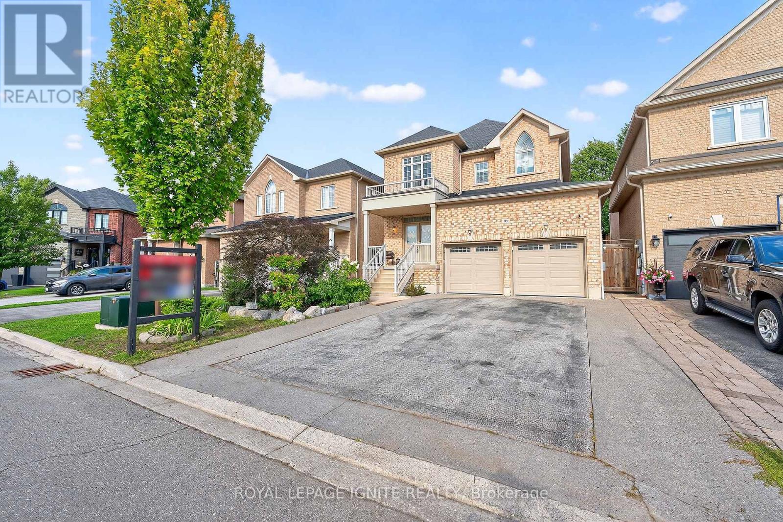 Photo 2 of 95 Chelsea Crescent, Bradford West Gwillimbury ON