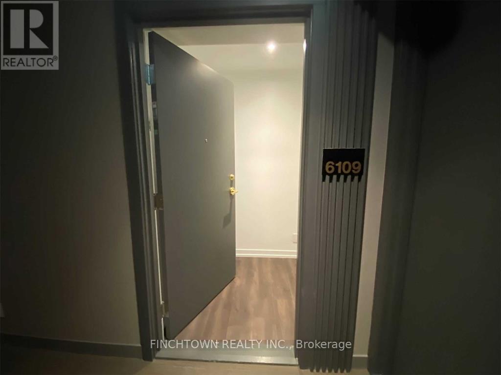 Photo 1 of 6109 950 Portage Parkway, Vaughan ON