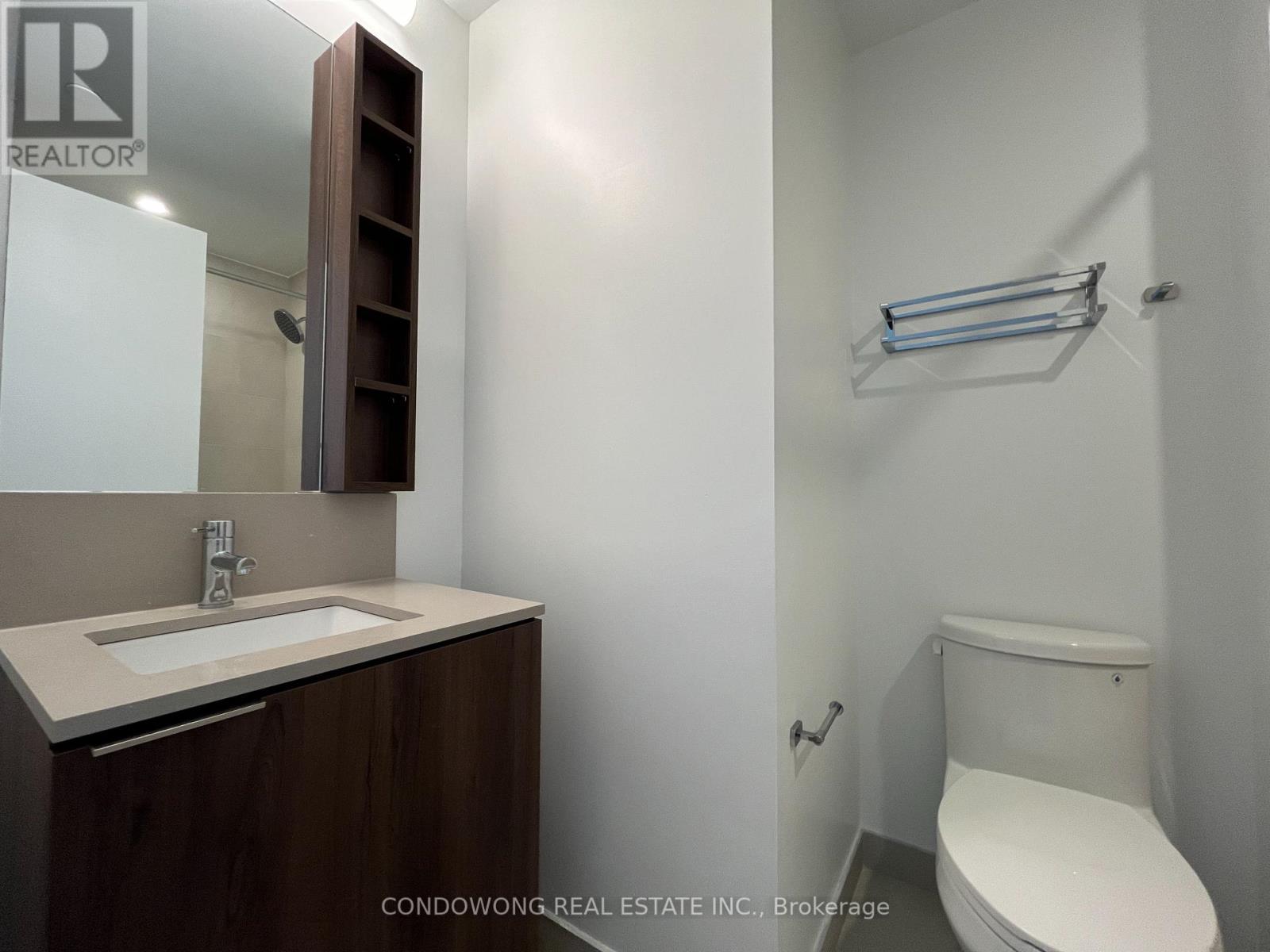 Photo 8 of 2506 1000 Portage Parkway, Vaughan ON