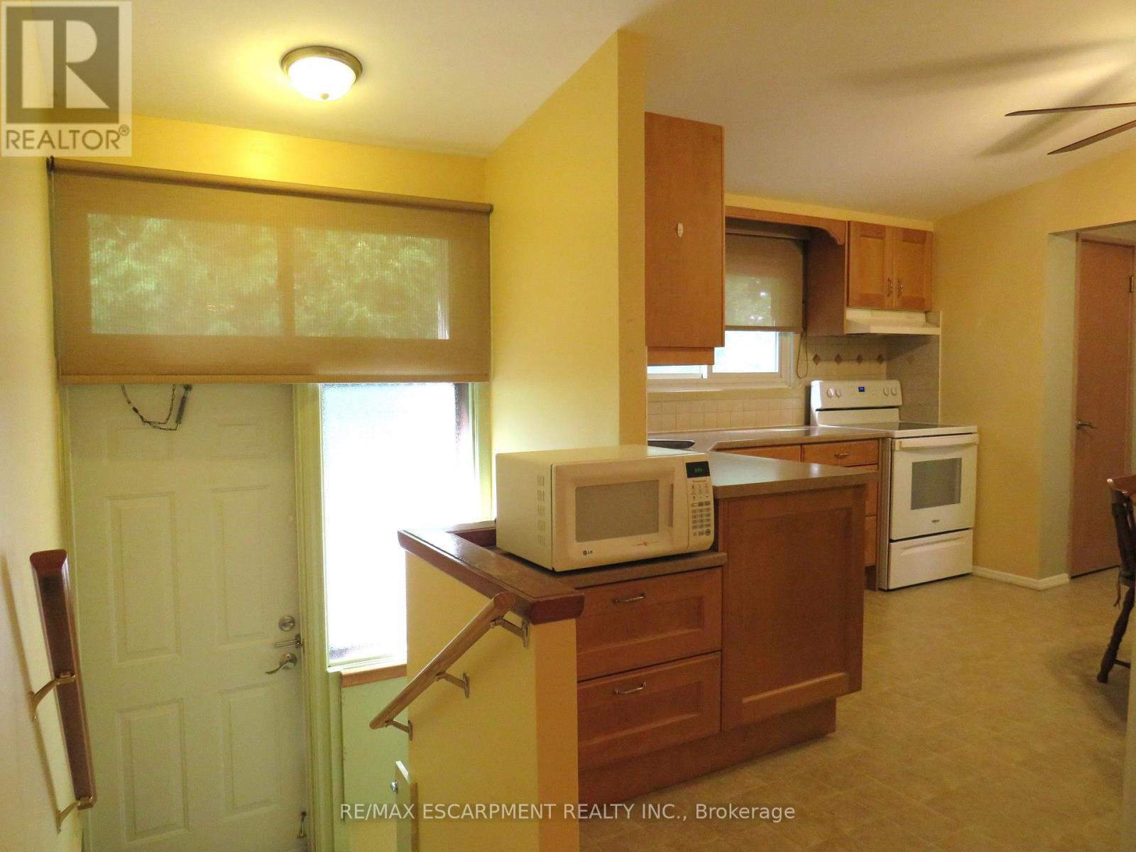 Photo 11 of 64 Luscombe Street, Hamilton ON