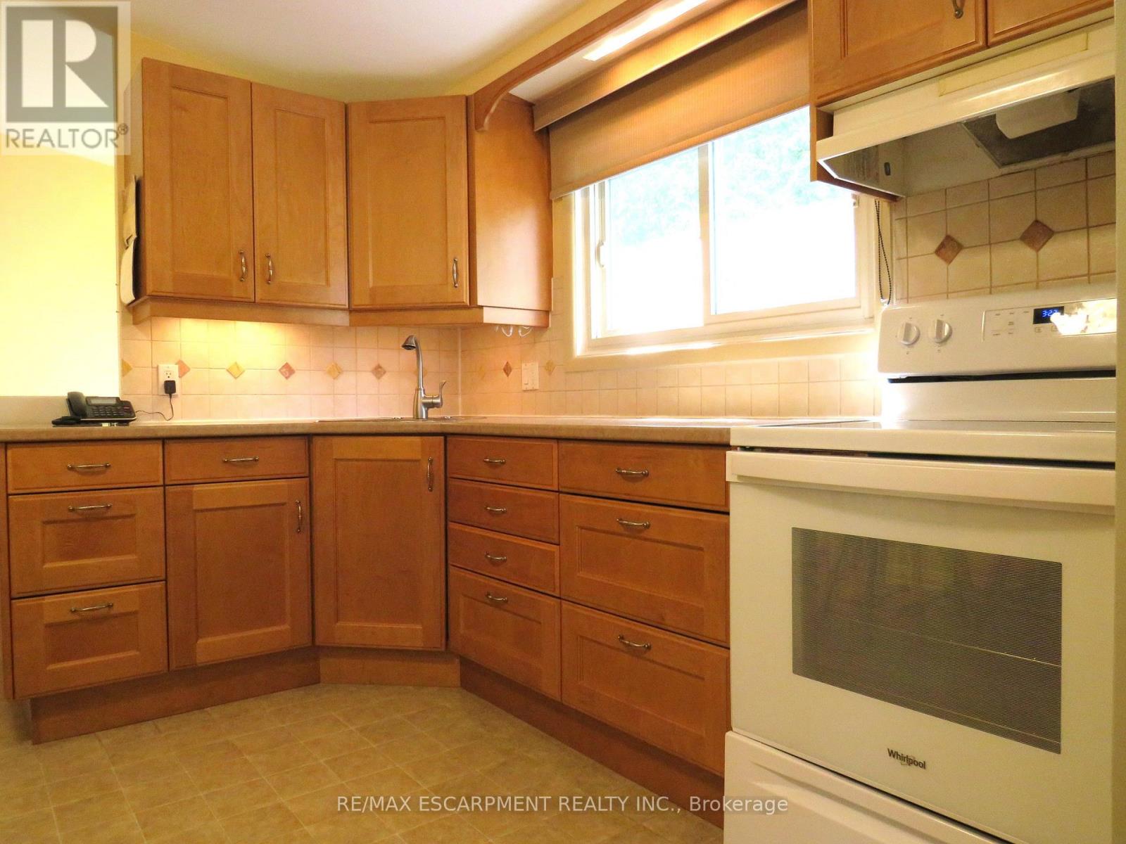 Photo 5 of 64 Luscombe Street, Hamilton ON