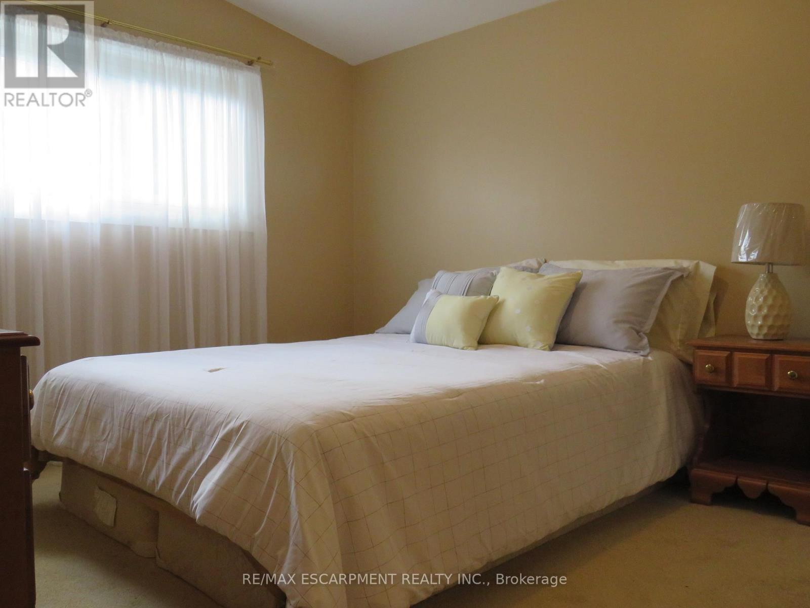 Photo 17 of 64 Luscombe Street, Hamilton ON