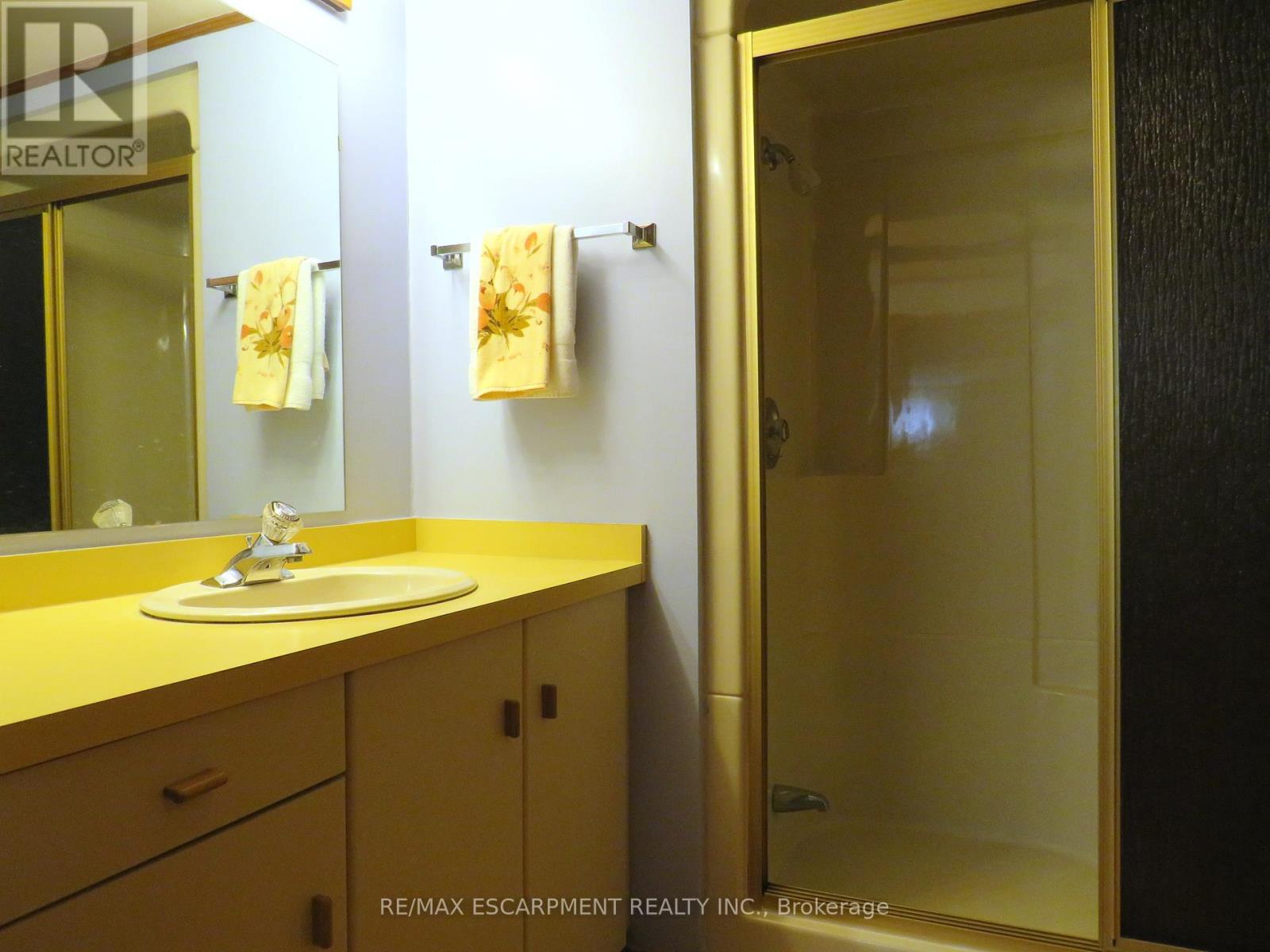 Photo 24 of 64 Luscombe Street, Hamilton ON