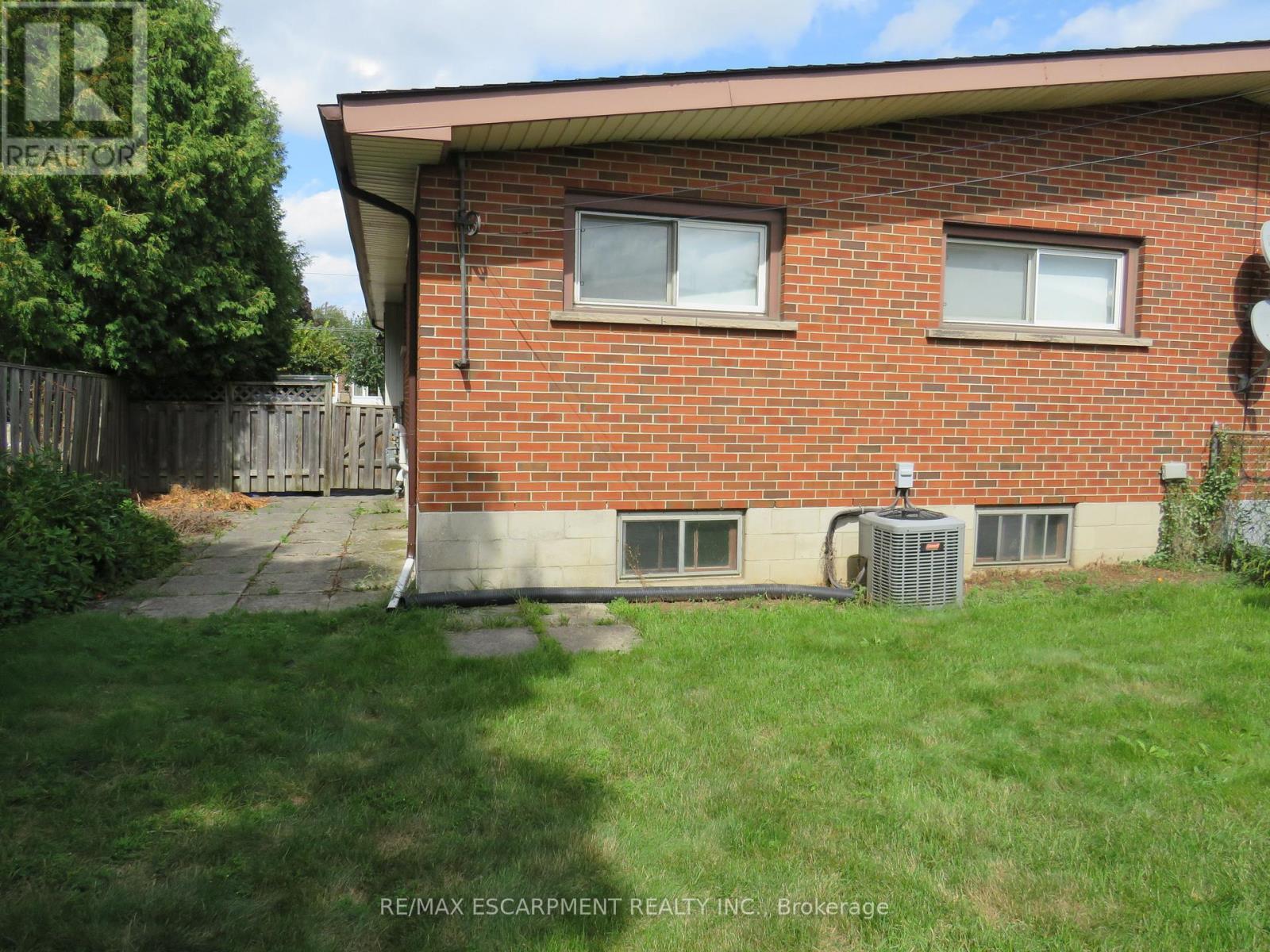 Photo 26 of 64 Luscombe Street, Hamilton ON