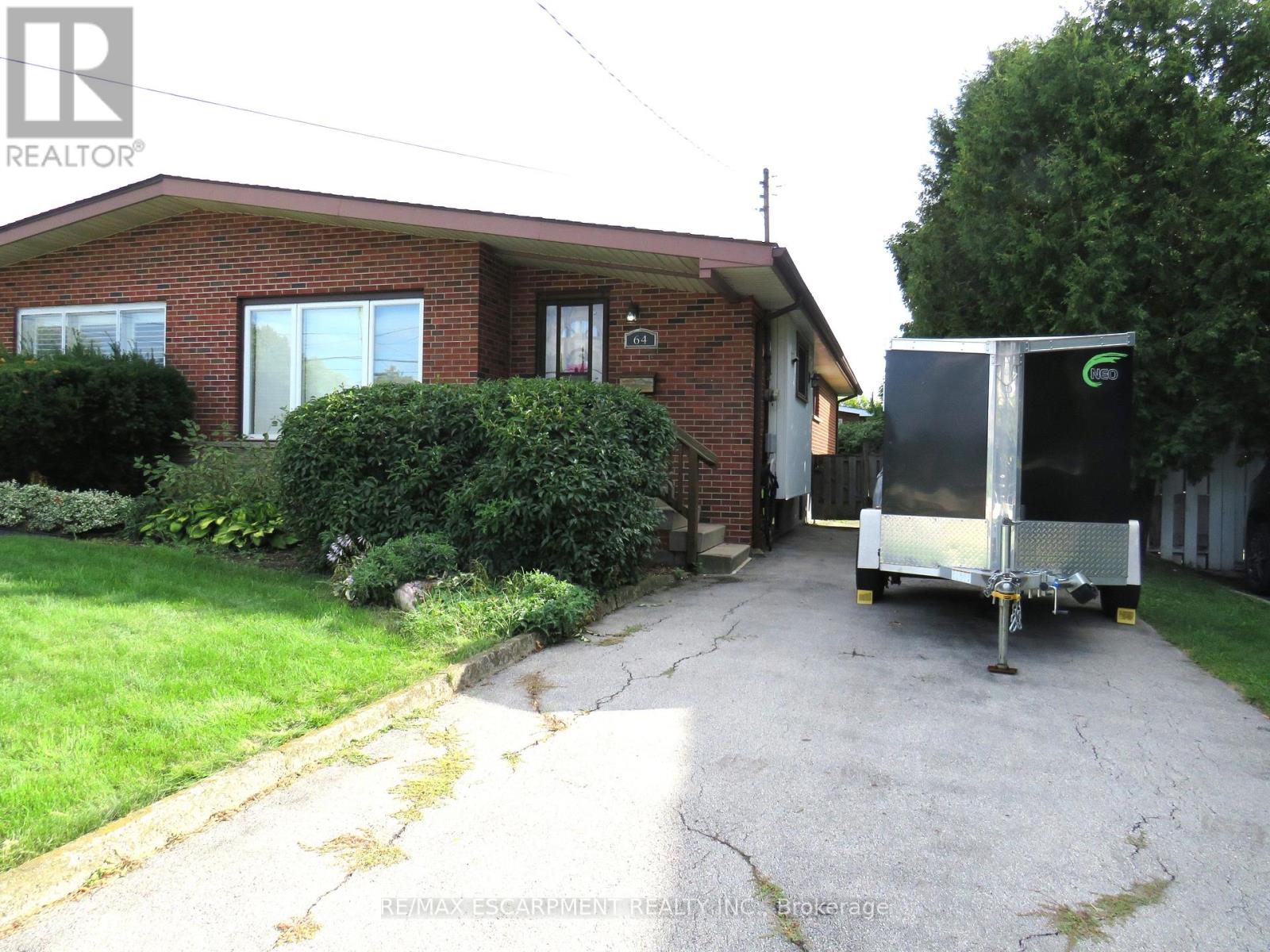 Photo 3 of 64 Luscombe Street, Hamilton ON