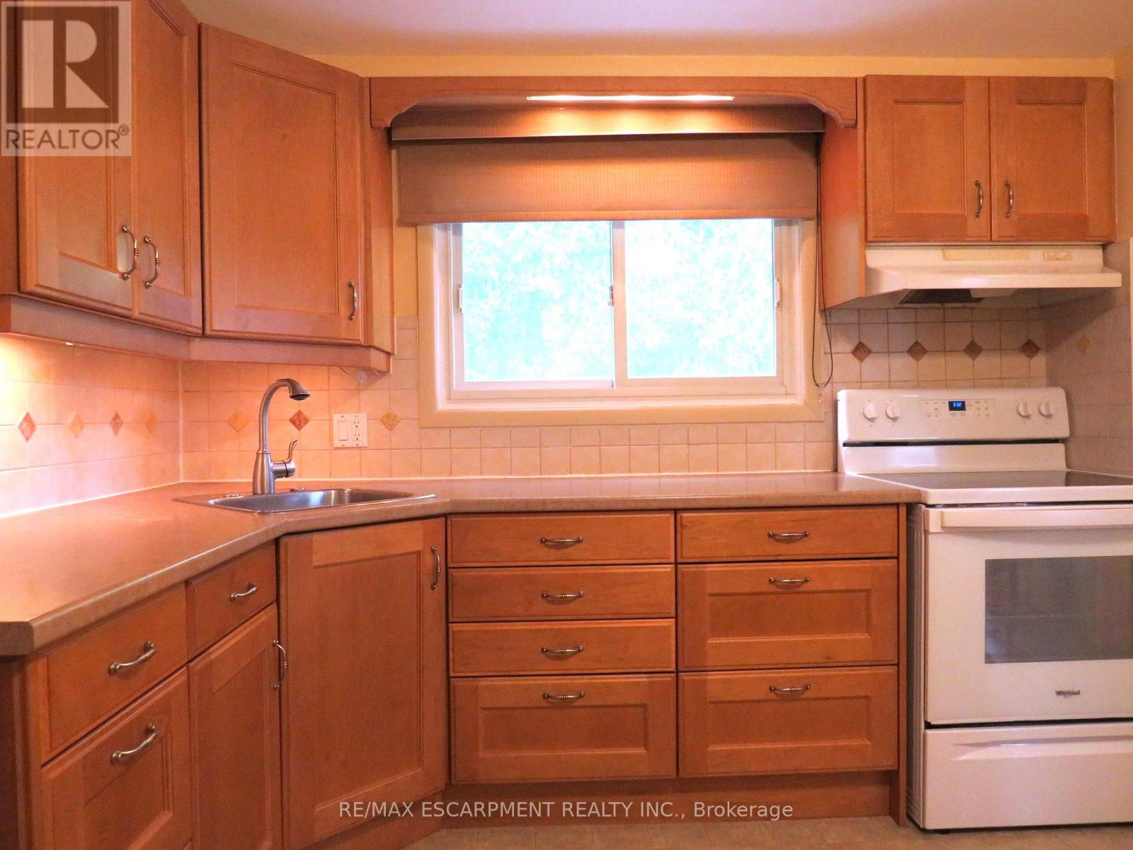 Photo 6 of 64 Luscombe Street, Hamilton ON