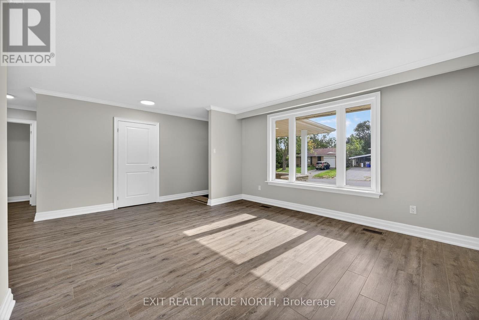 Photo 11 of 23 Janine Street, Barrie ON