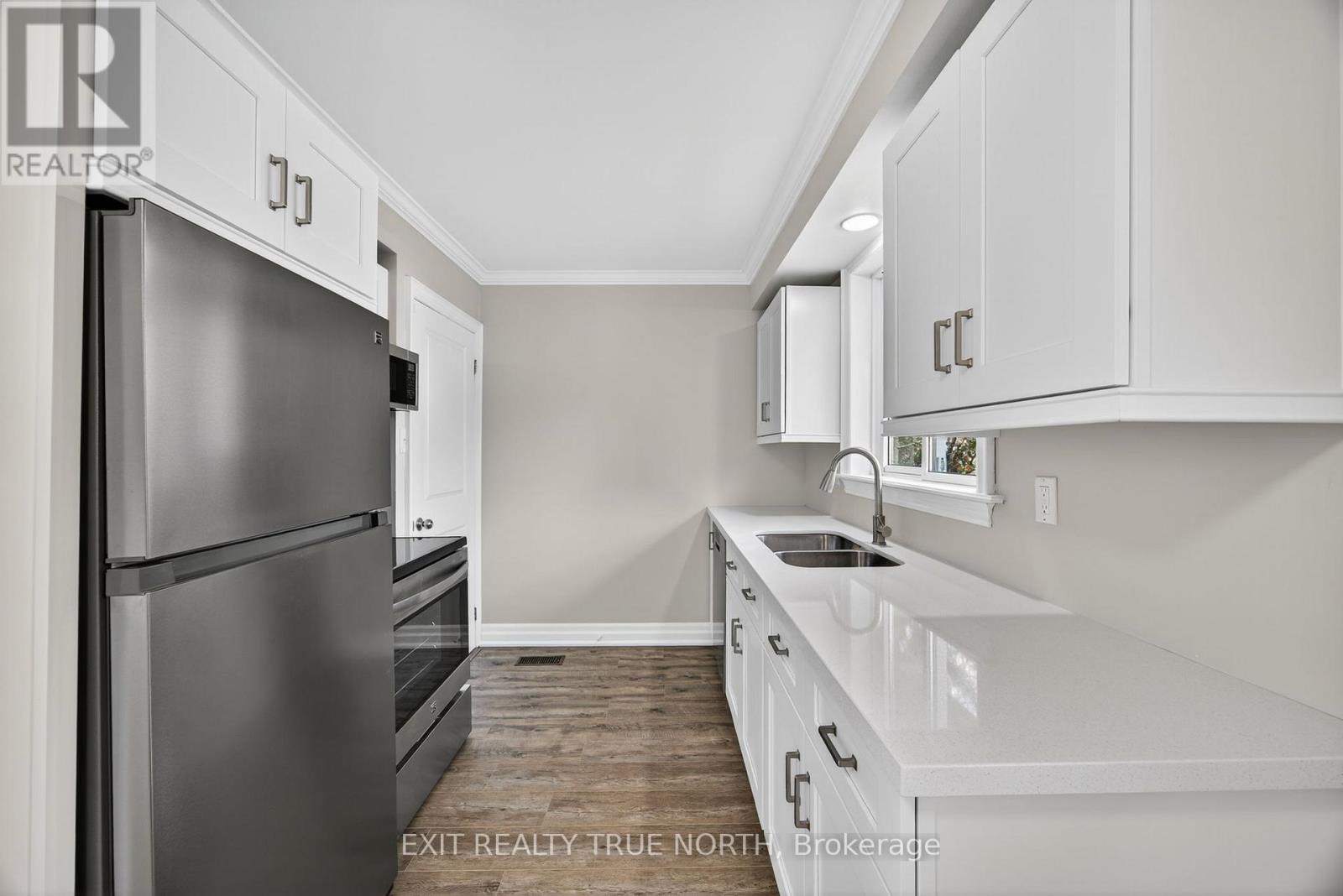 Photo 14 of 23 Janine Street, Barrie ON