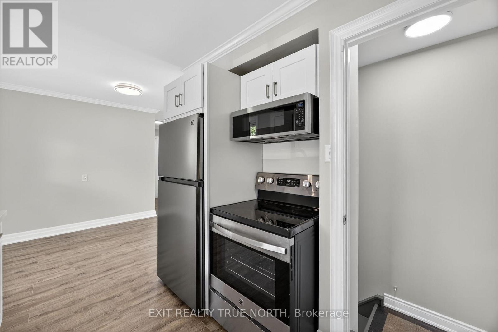Photo 17 of 23 Janine Street, Barrie ON