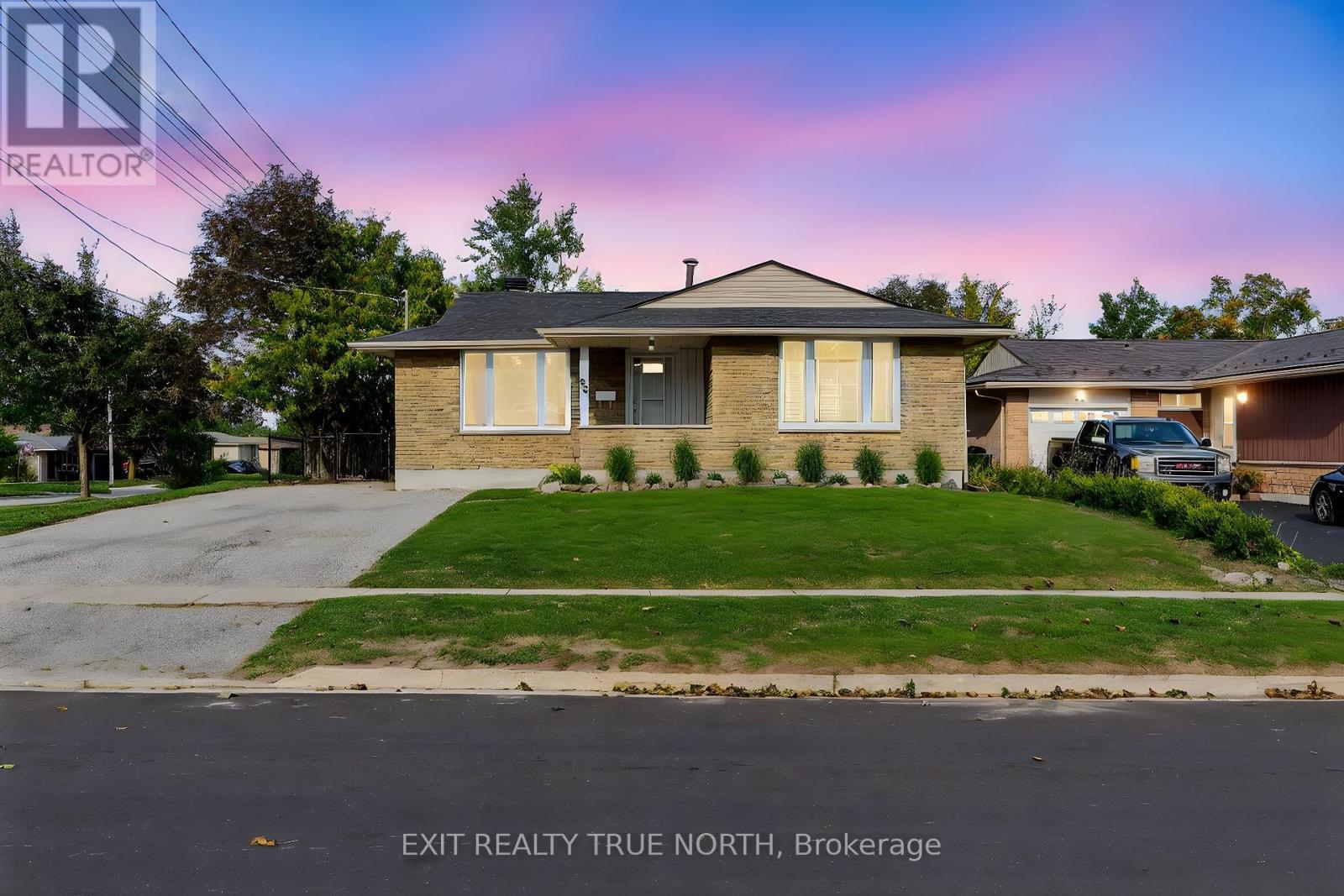 Photo 2 of 23 Janine Street, Barrie ON