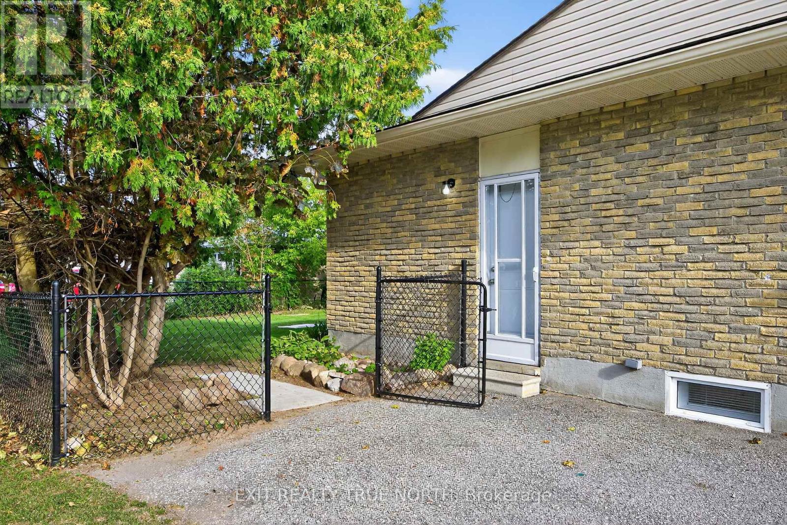 Photo 40 of 23 Janine Street, Barrie ON