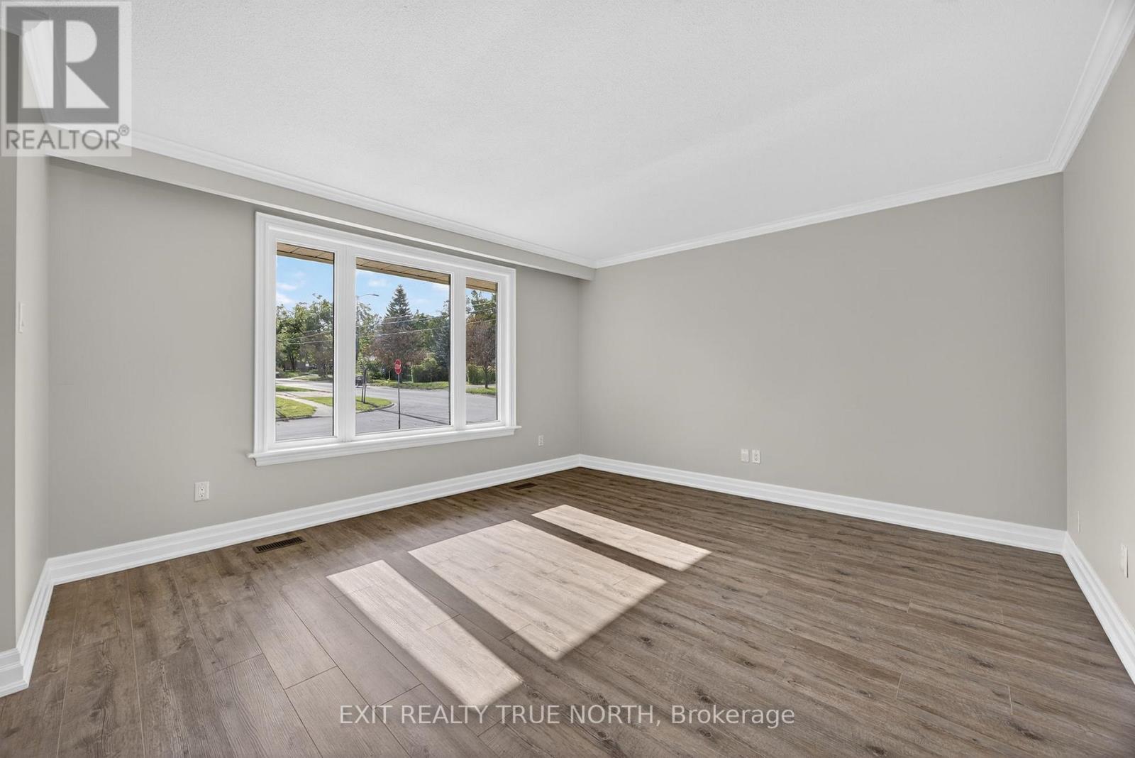 Photo 9 of 23 Janine Street, Barrie ON