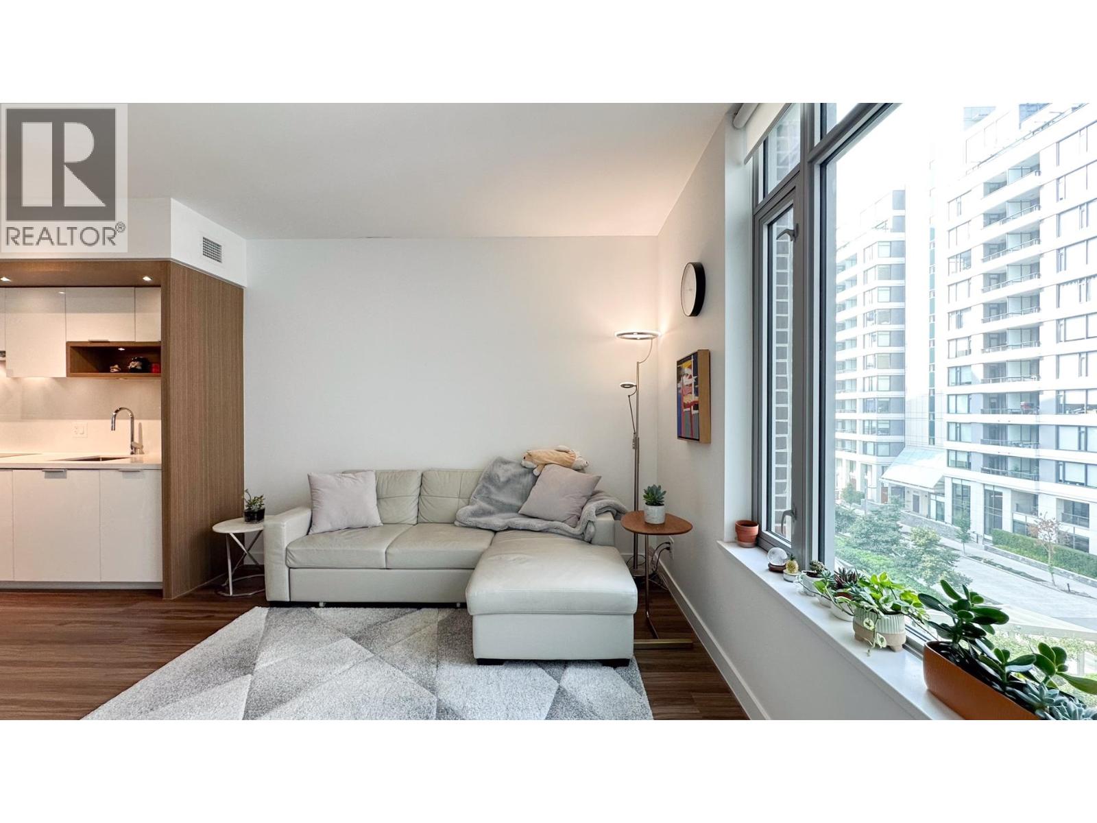 Photo 6 of 515 1661 Quebec Street, Vancouver BC