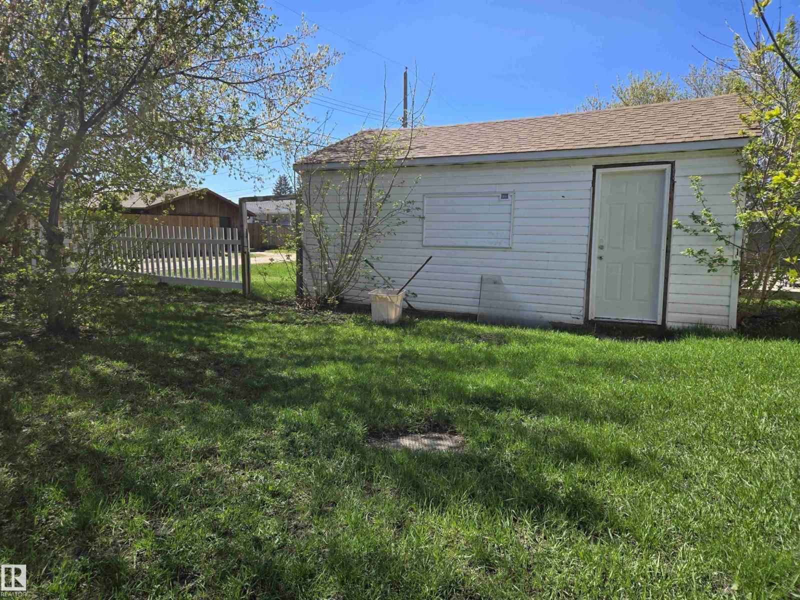 Photo 3 of 4513 53 Av, Wetaskiwin AB