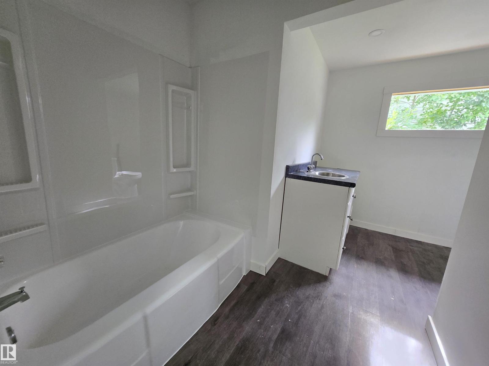Photo 7 of 4513 53 Av, Wetaskiwin AB