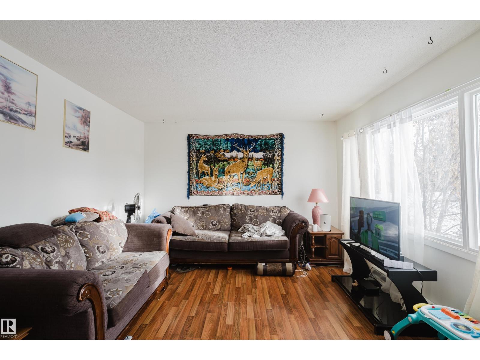 Photo 11 of 4501 47 St, Wetaskiwin AB