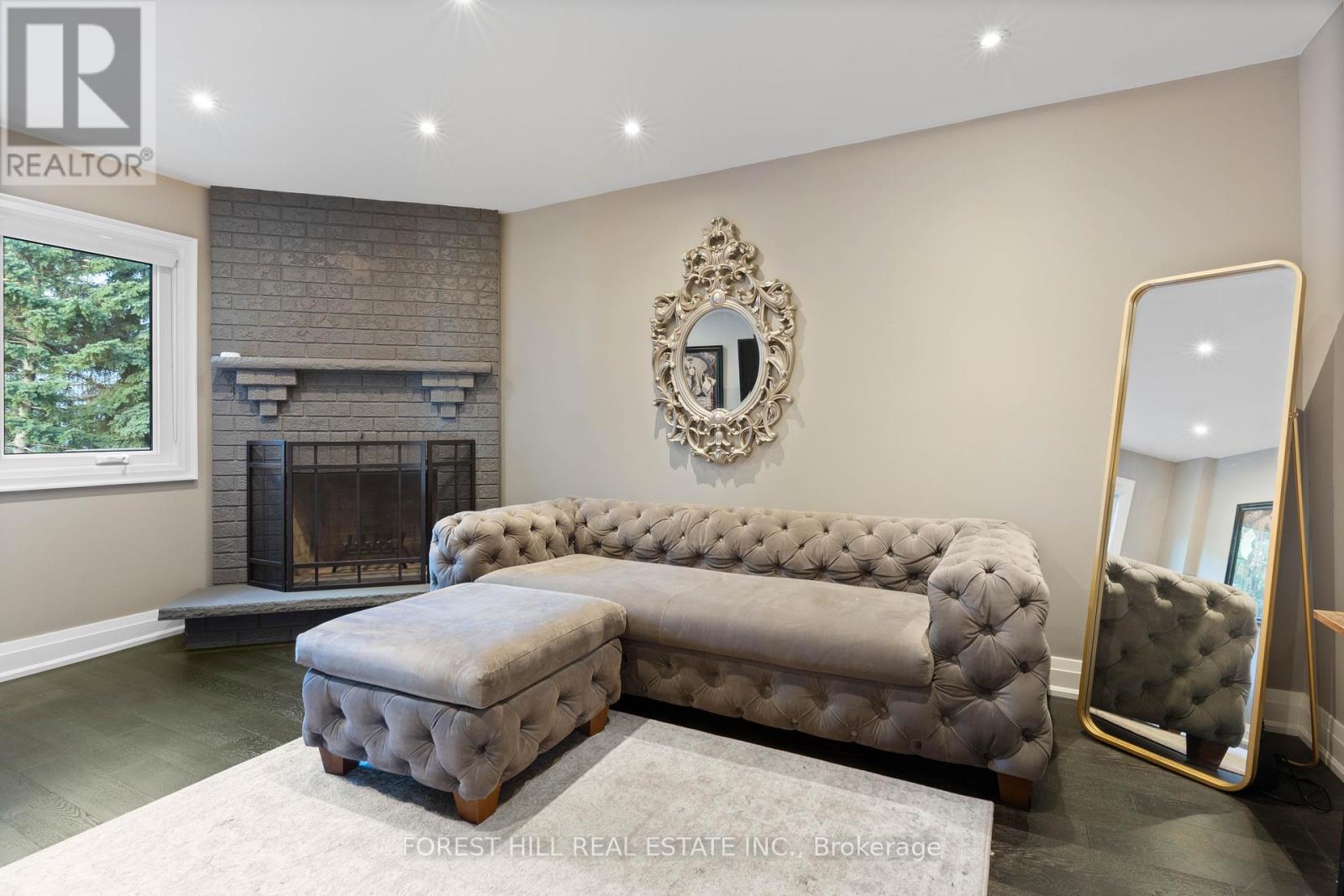 Photo 10 of 6633 Eastridge Road, Mississauga ON