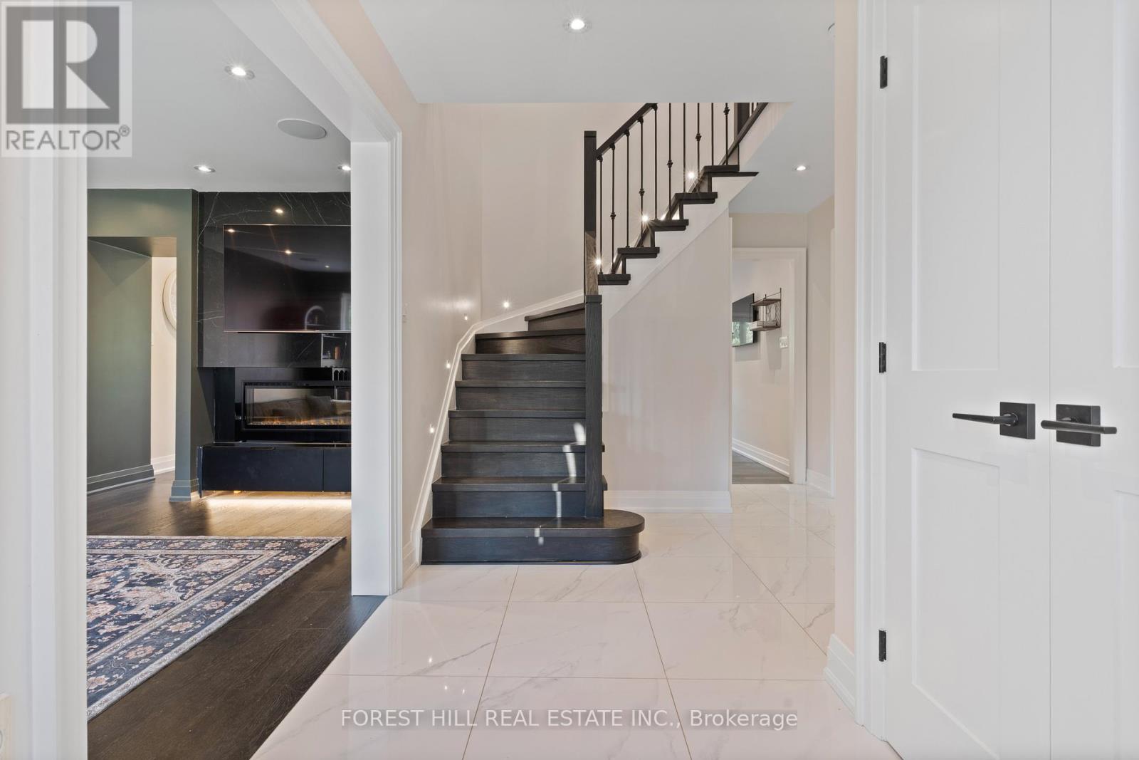 Photo 5 of 6633 Eastridge Road, Mississauga ON