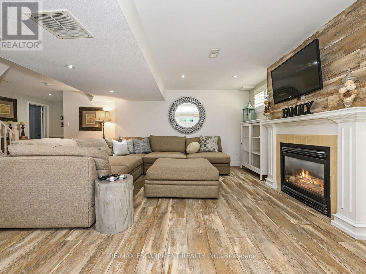 Photo 30 of 2026 Waterbridge Drive, Burlington ON