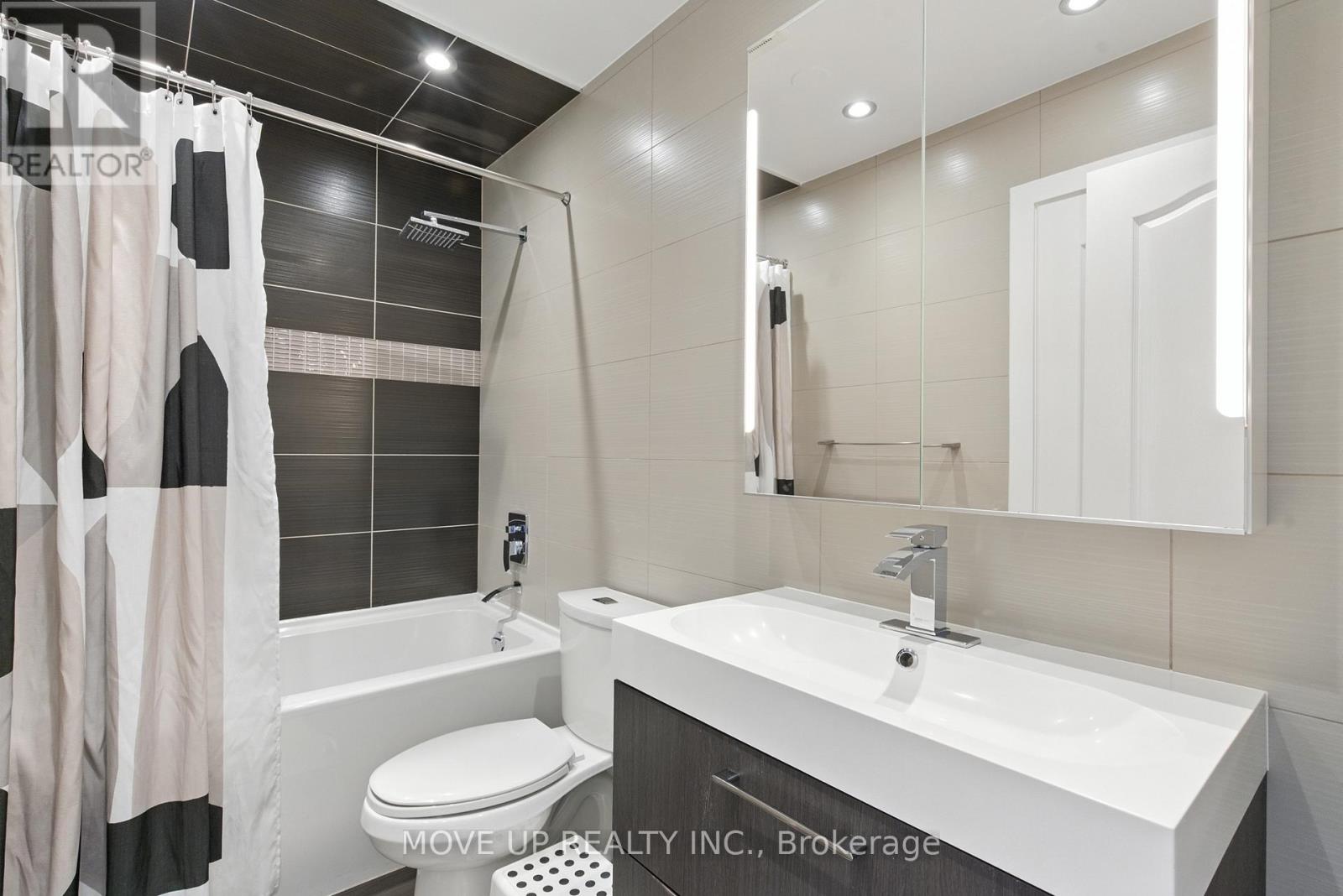 Photo 16 of 102 Trudelle Crescent, Brampton ON