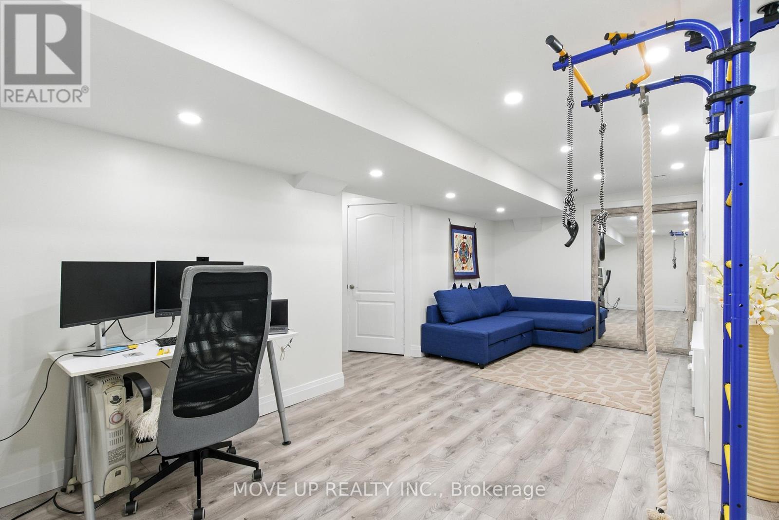 Photo 23 of 102 Trudelle Crescent, Brampton ON