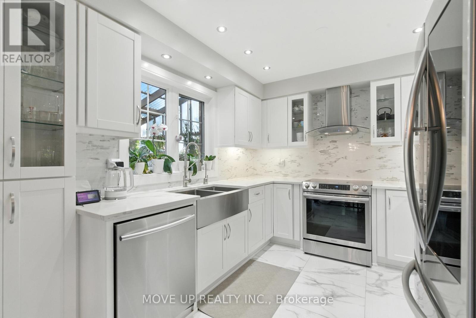 Photo 14 of 102 Trudelle Crescent, Brampton ON