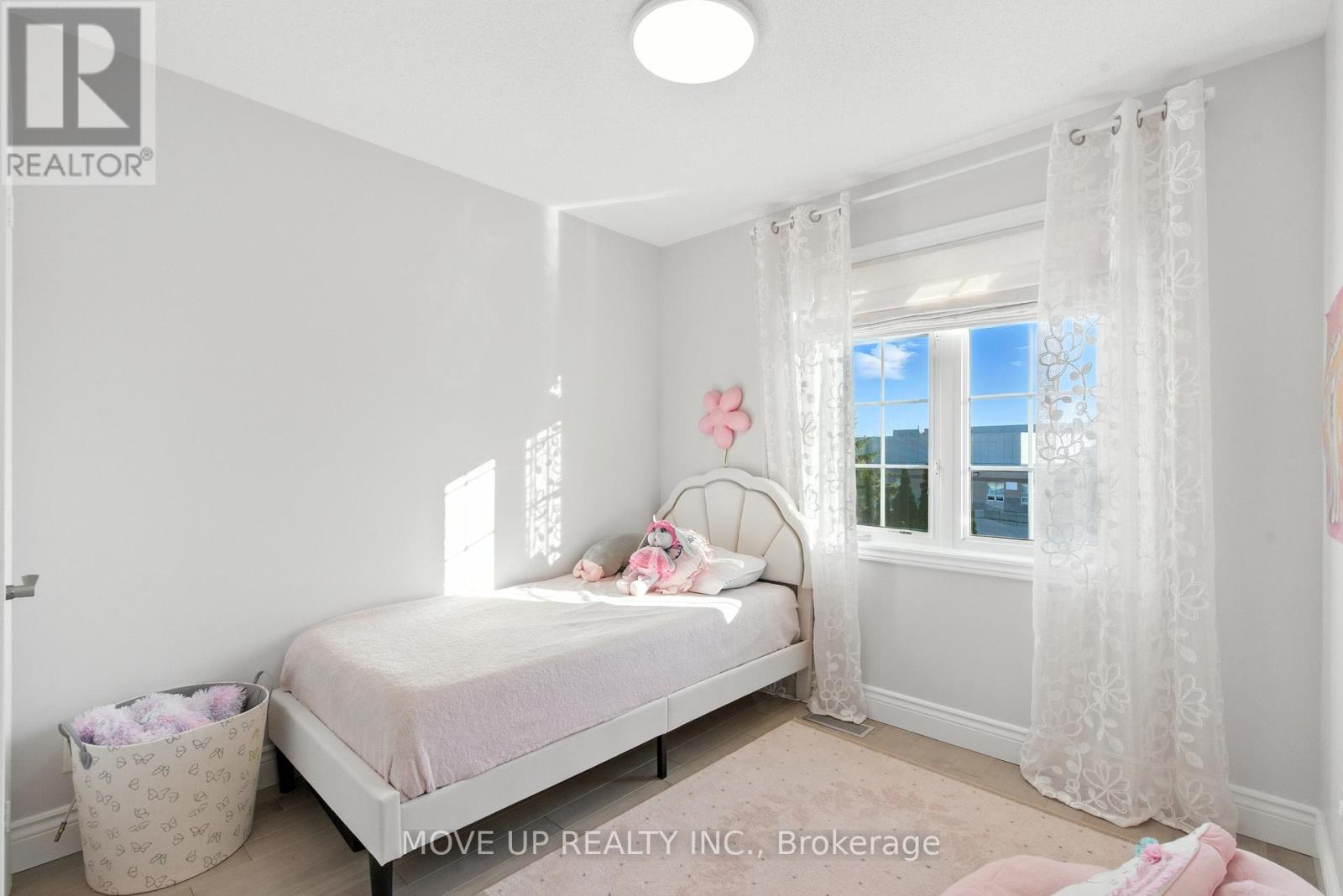 Photo 18 of 102 Trudelle Crescent, Brampton ON