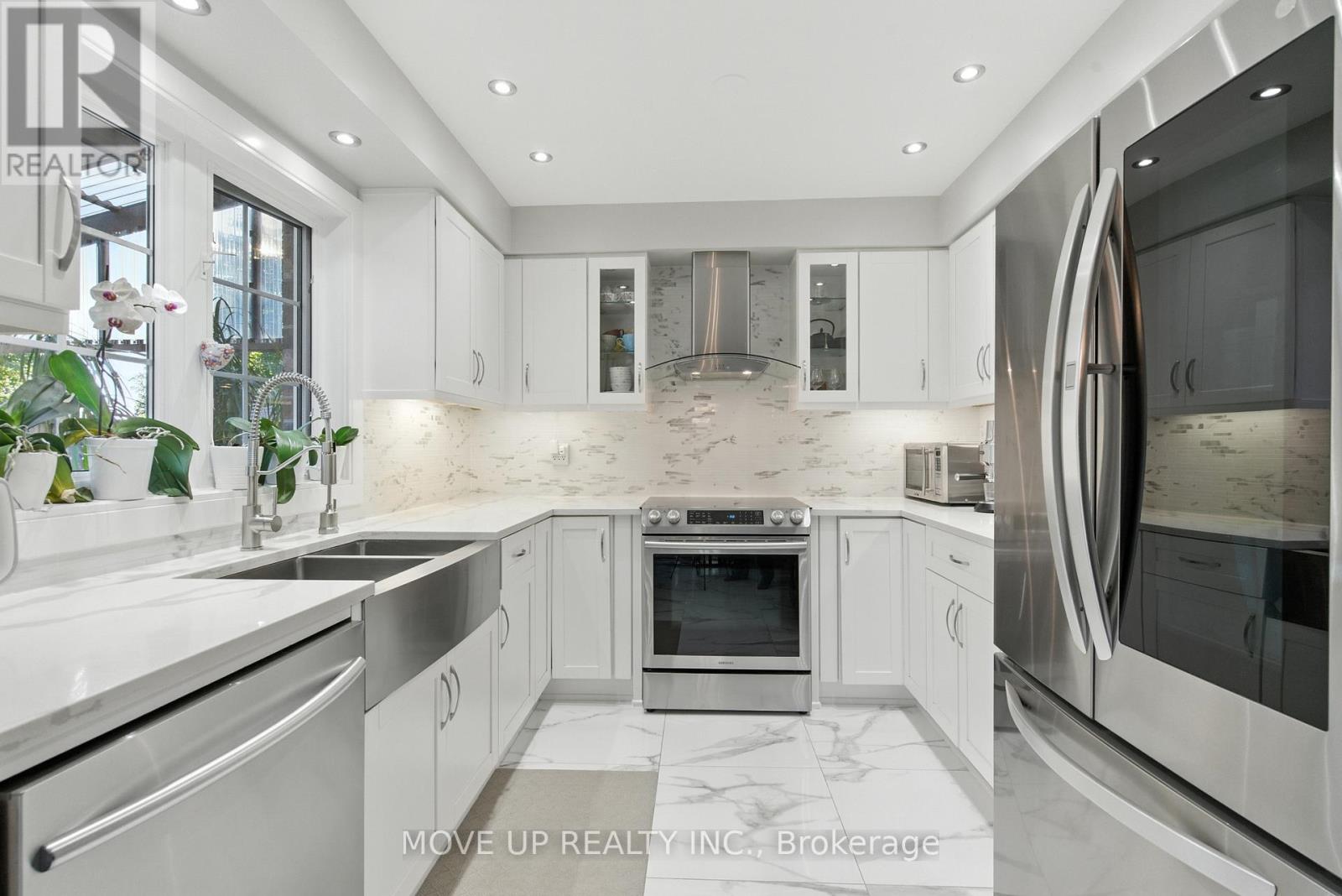 Photo 15 of 102 Trudelle Crescent, Brampton ON