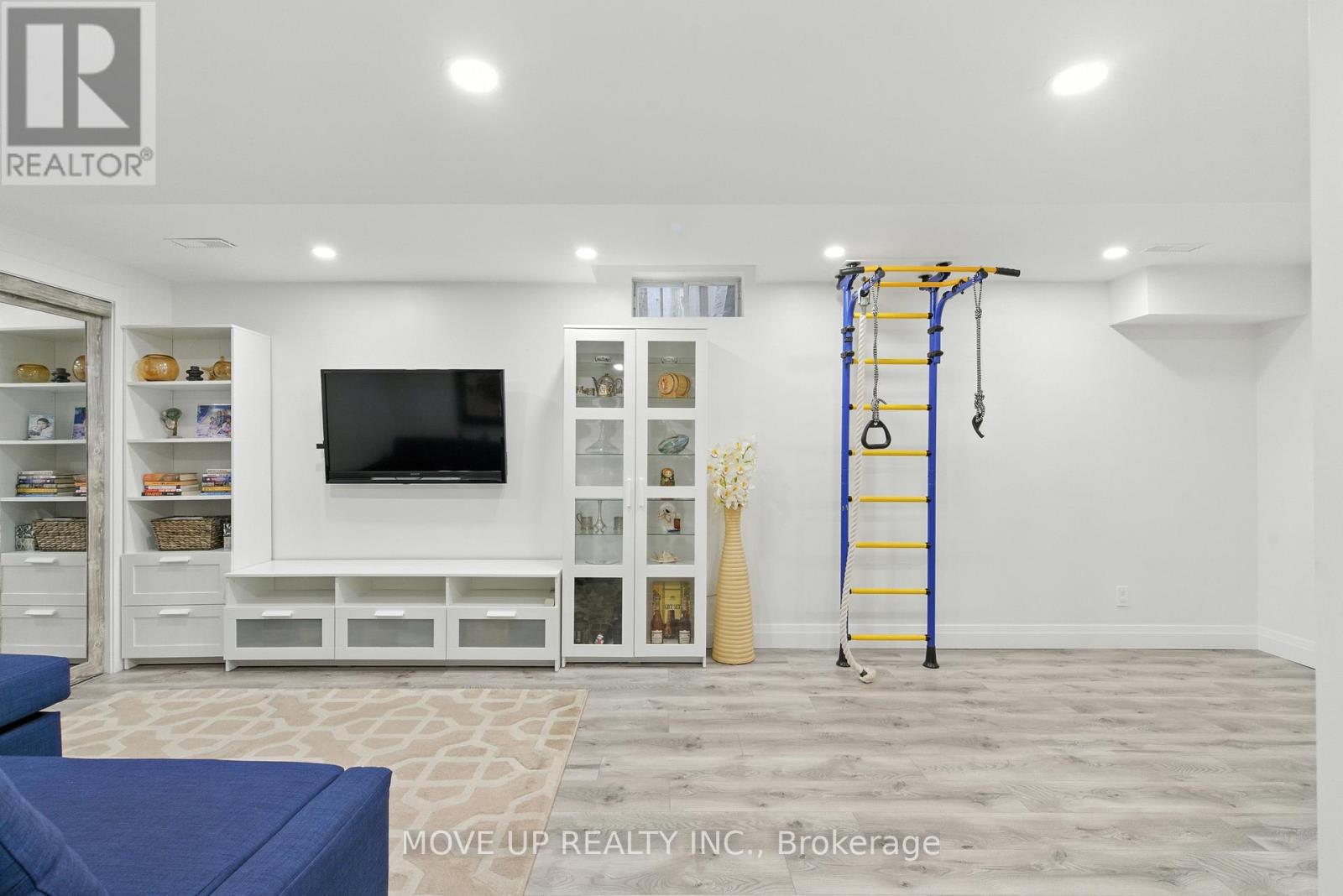 Photo 25 of 102 Trudelle Crescent, Brampton ON