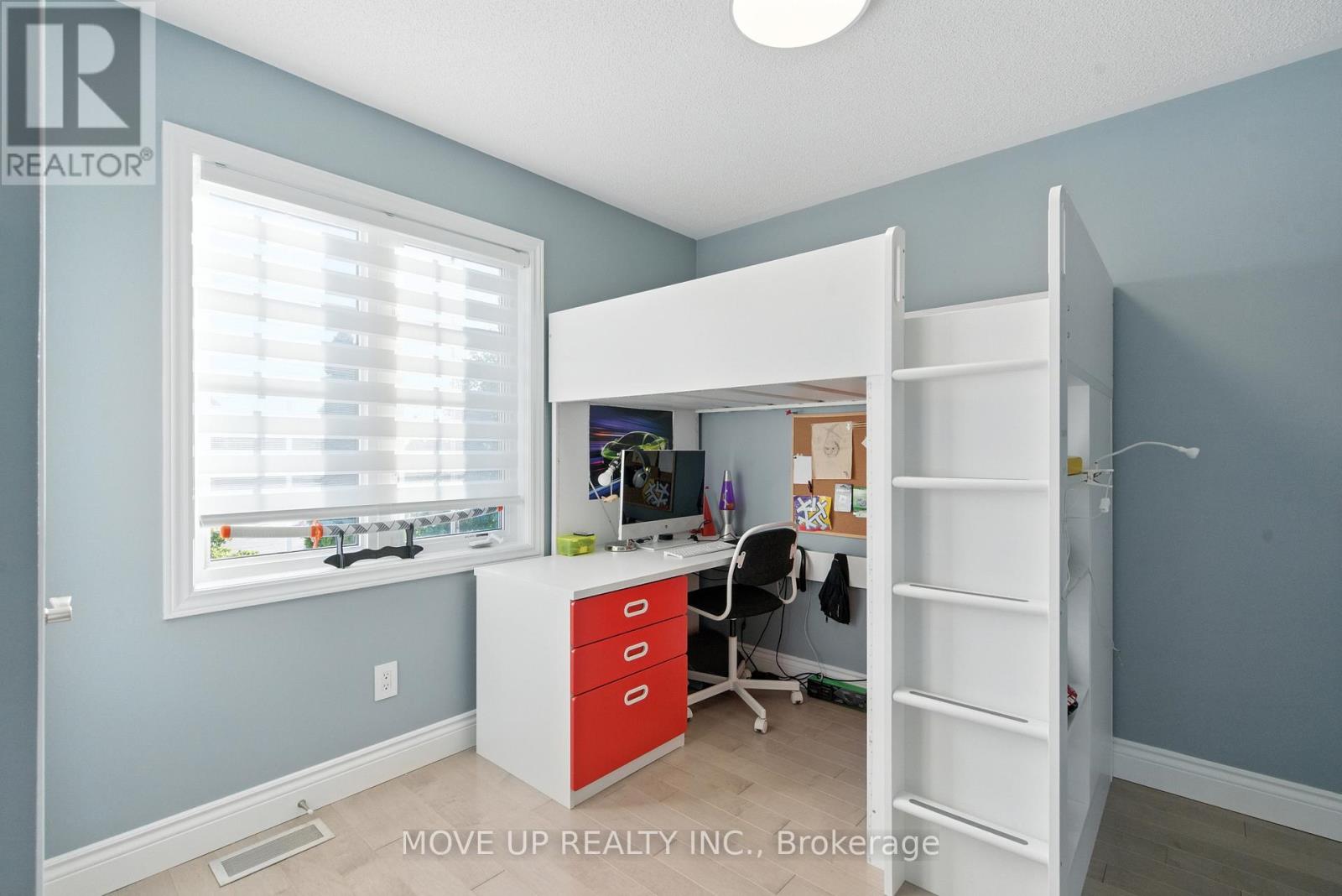 Photo 19 of 102 Trudelle Crescent, Brampton ON