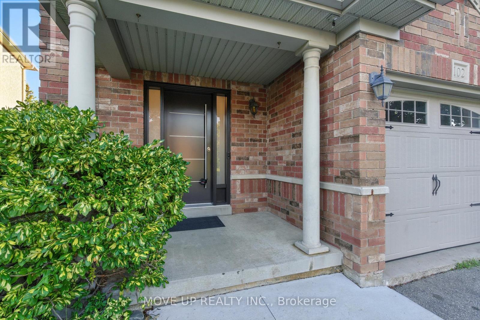 Photo 5 of 102 Trudelle Crescent, Brampton ON