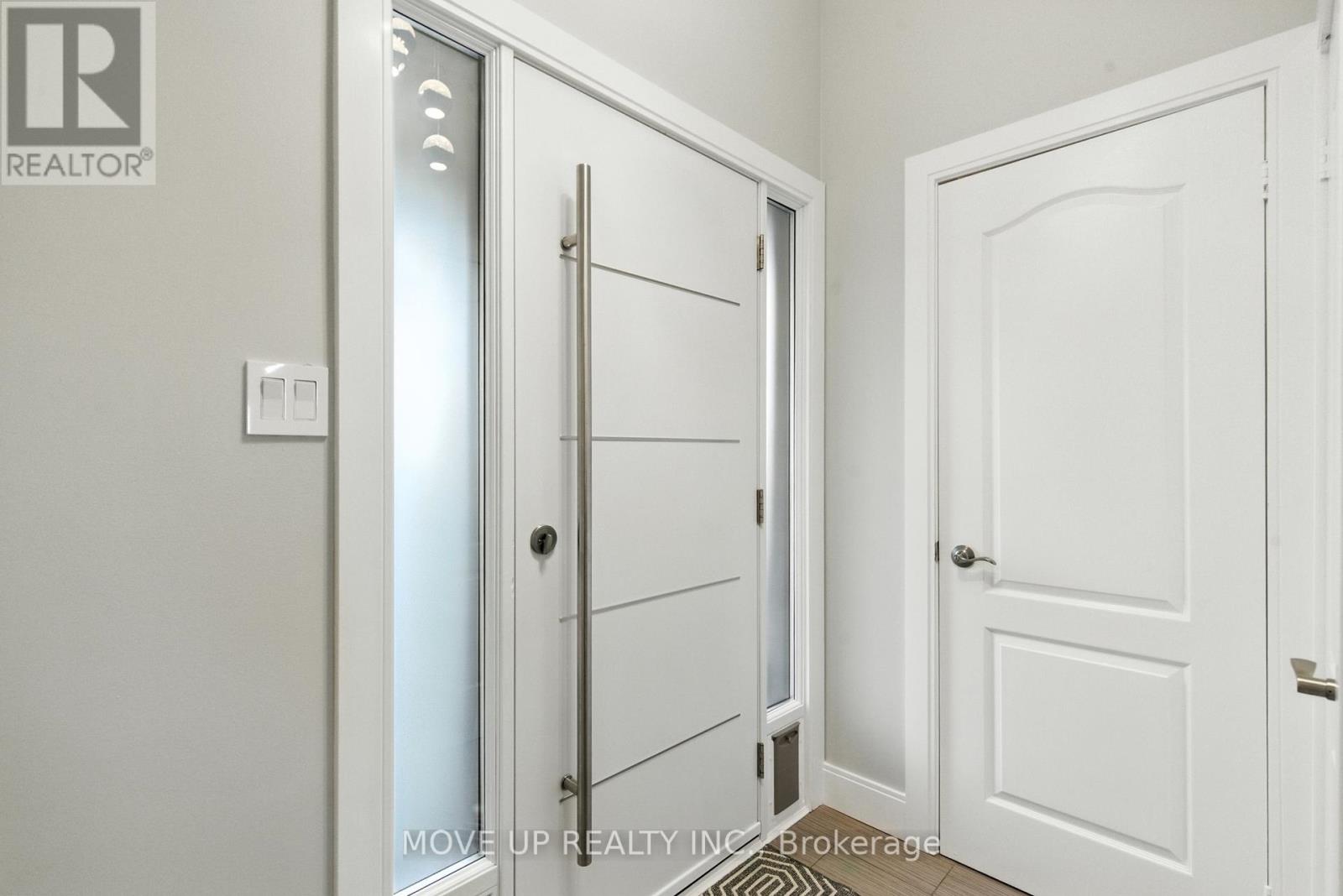 Photo 6 of 102 Trudelle Crescent, Brampton ON