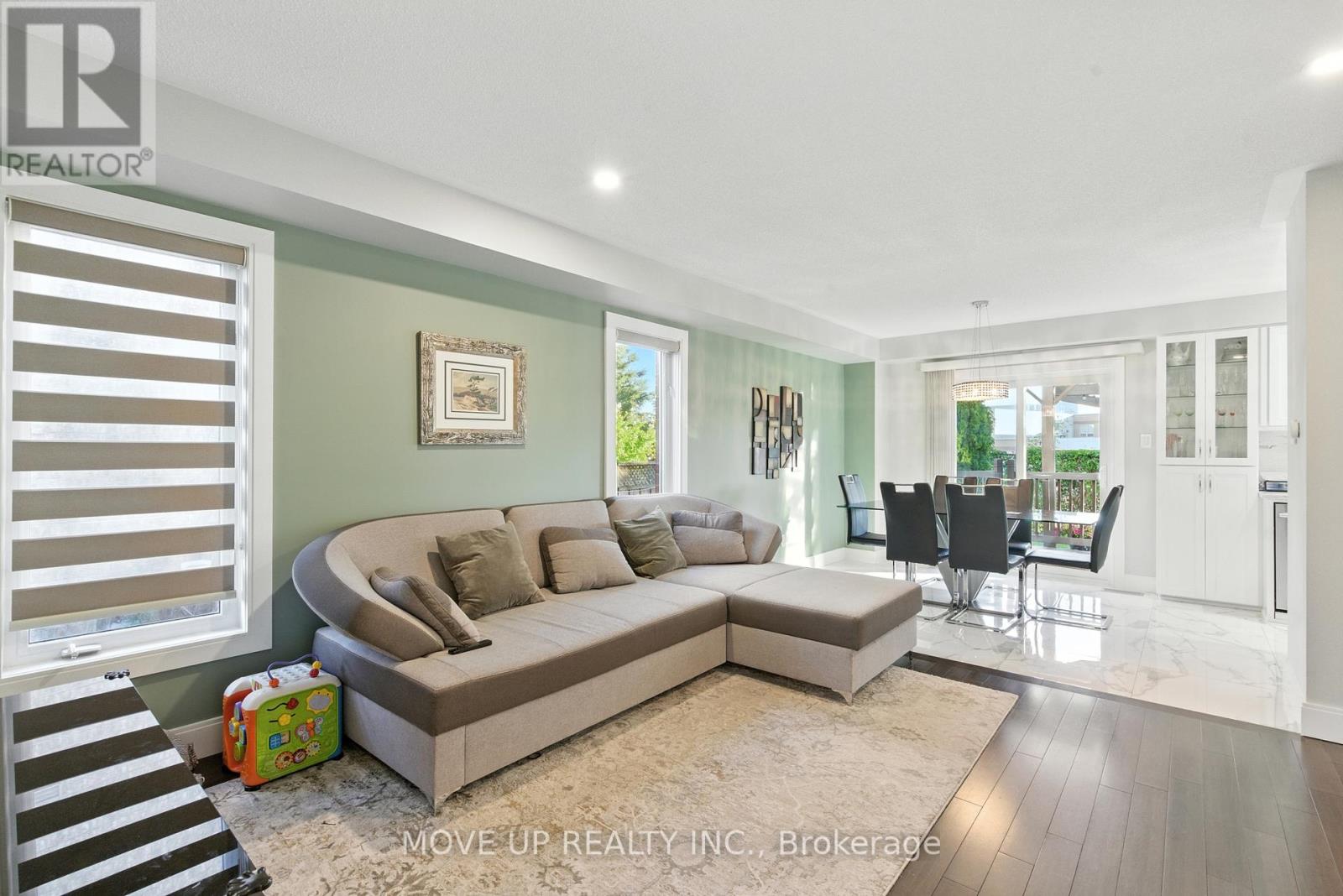Photo 7 of 102 Trudelle Crescent, Brampton ON