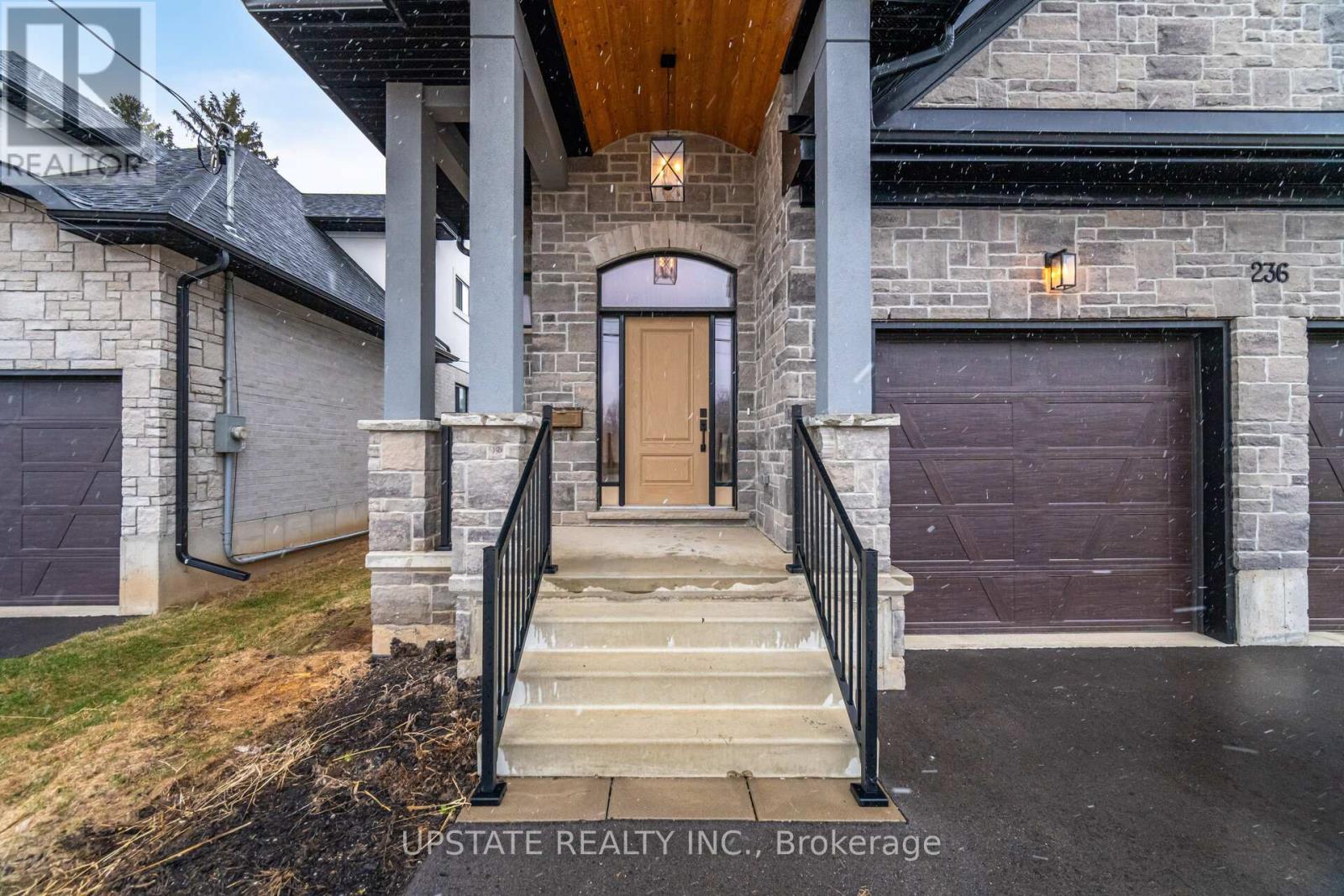 Photo 2 of 236 Mount Pleasant Street, Brantford ON