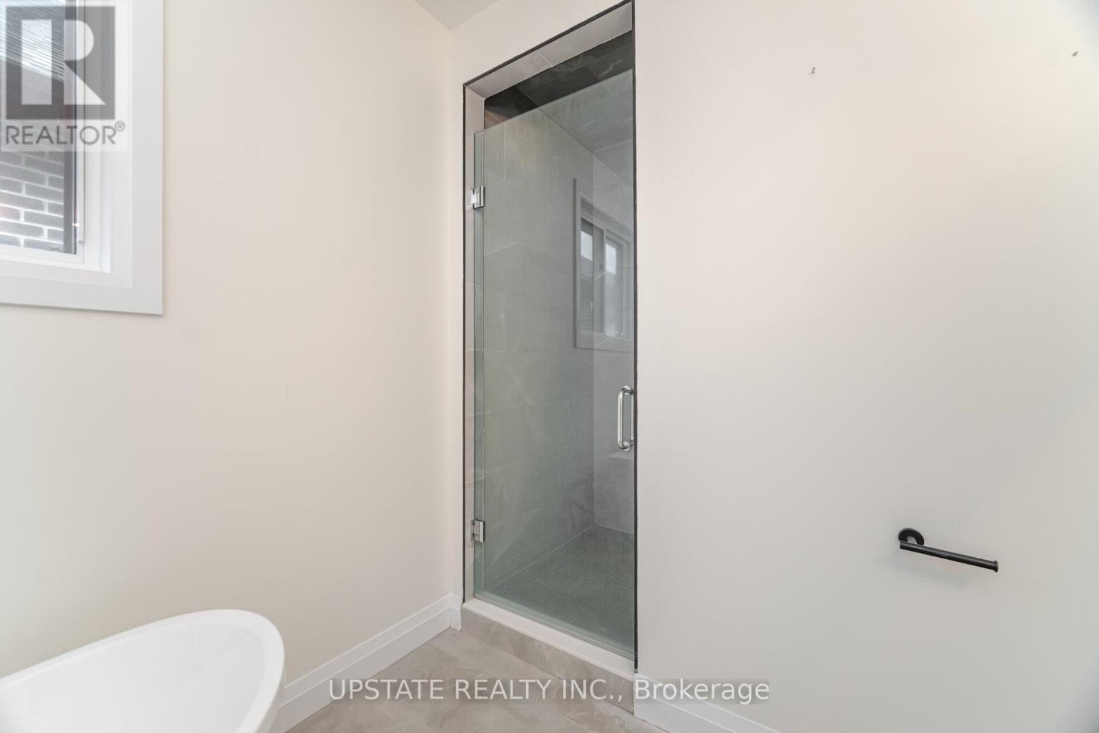 Photo 22 of 236 Mount Pleasant Street, Brantford ON
