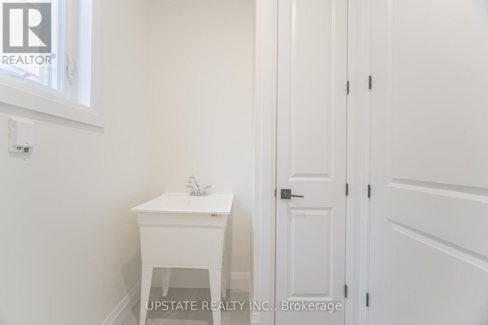 Photo 29 of 236 Mount Pleasant Street, Brantford ON