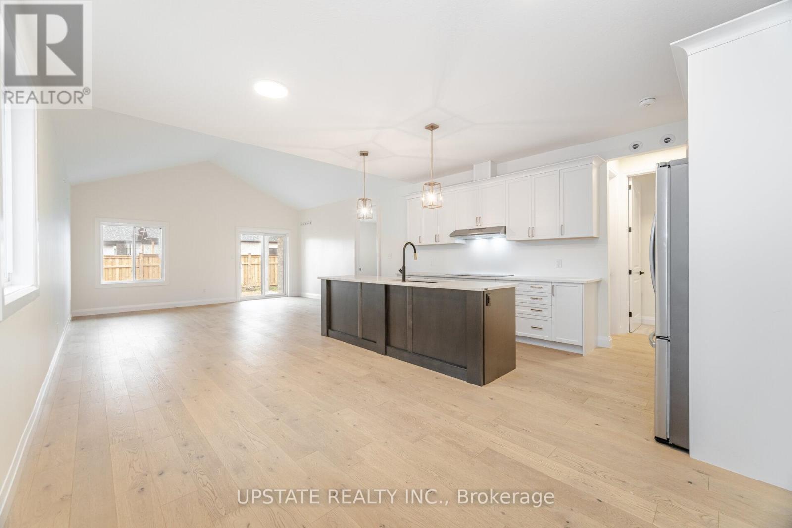 Photo 8 of 236 Mount Pleasant Street, Brantford ON
