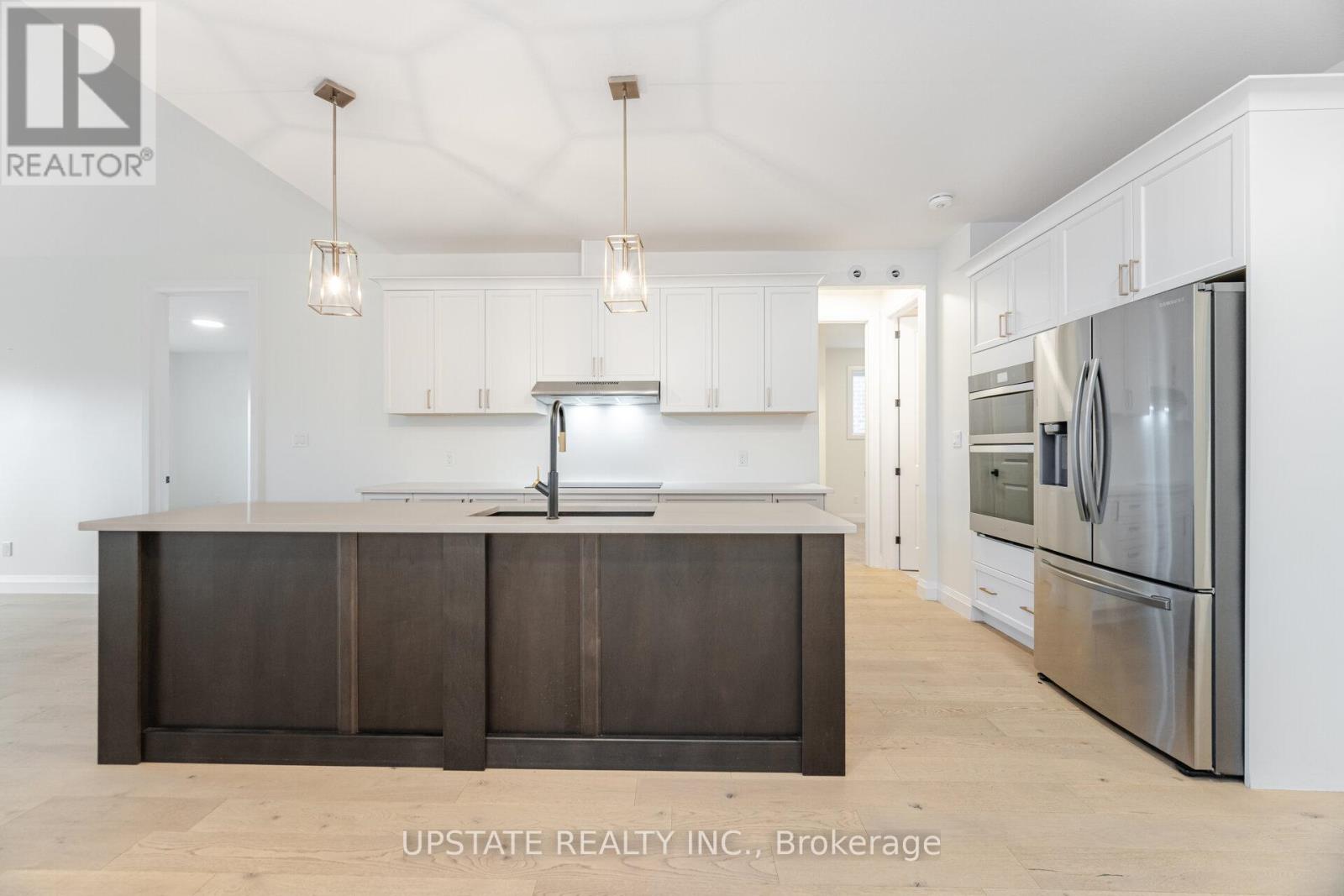 Photo 9 of 236 Mount Pleasant Street, Brantford ON