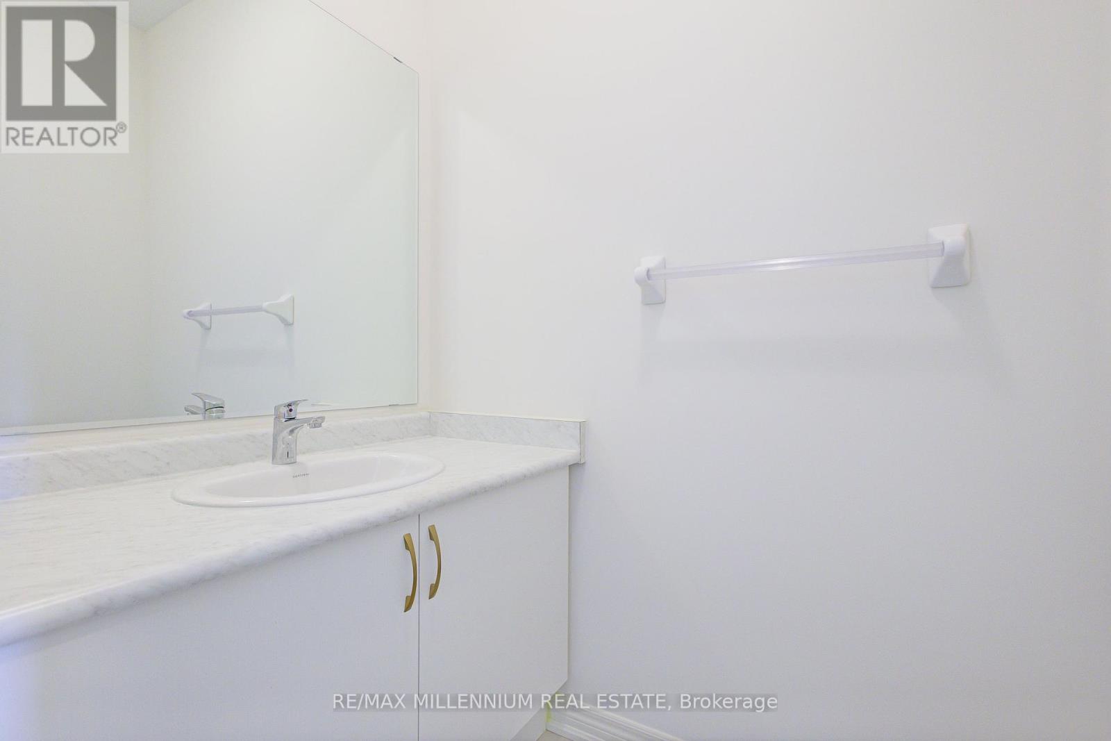 Photo 12 of 23 Gledhill Crescent, Cambridge ON