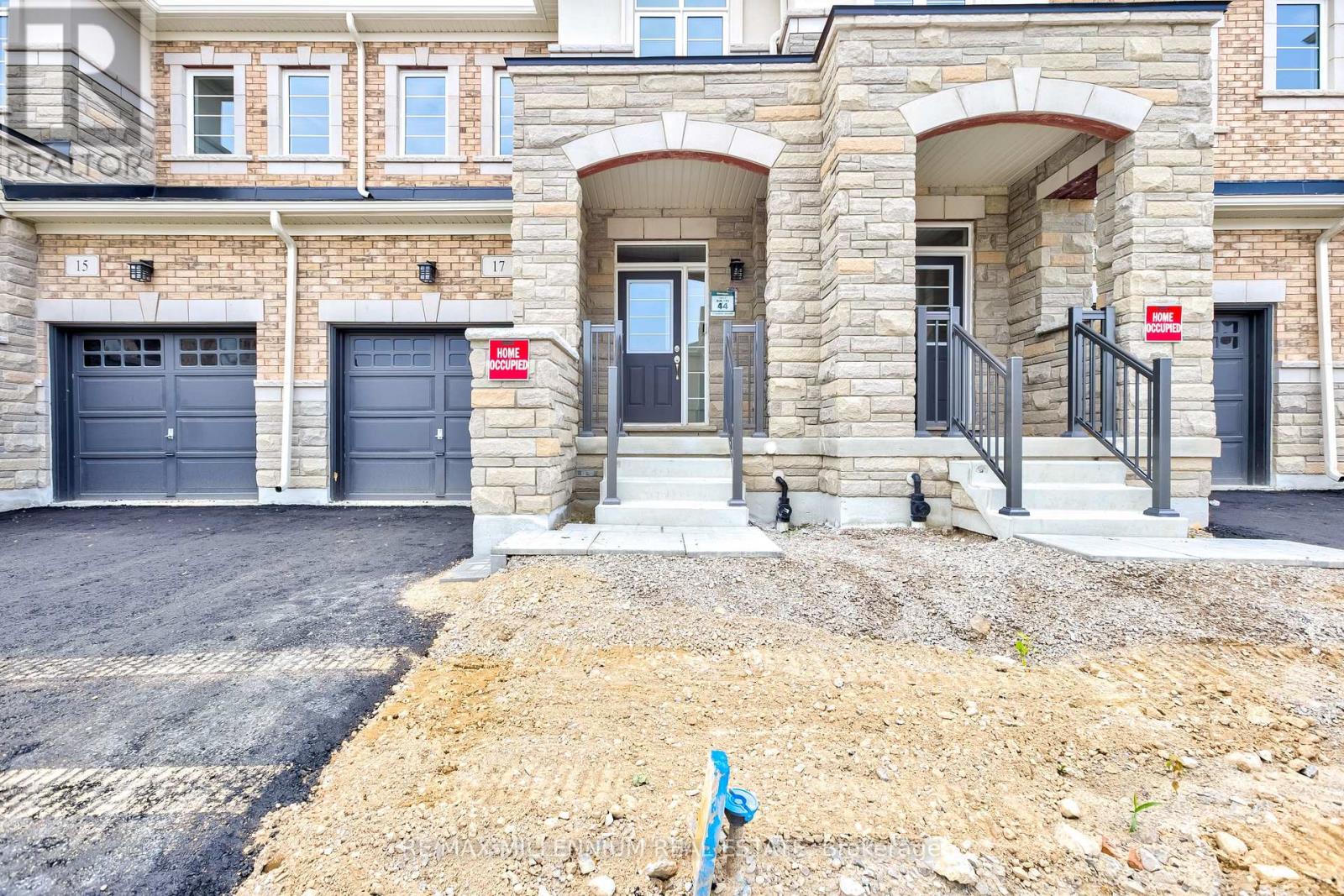 Photo 2 of 23 Gledhill Crescent, Cambridge ON