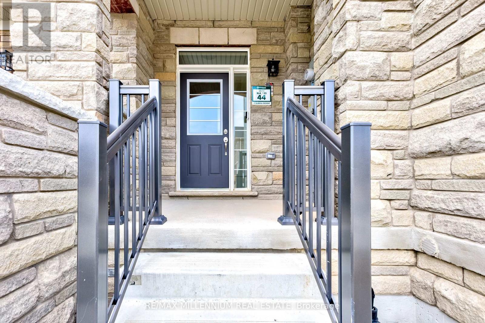 Photo 3 of 23 Gledhill Crescent, Cambridge ON