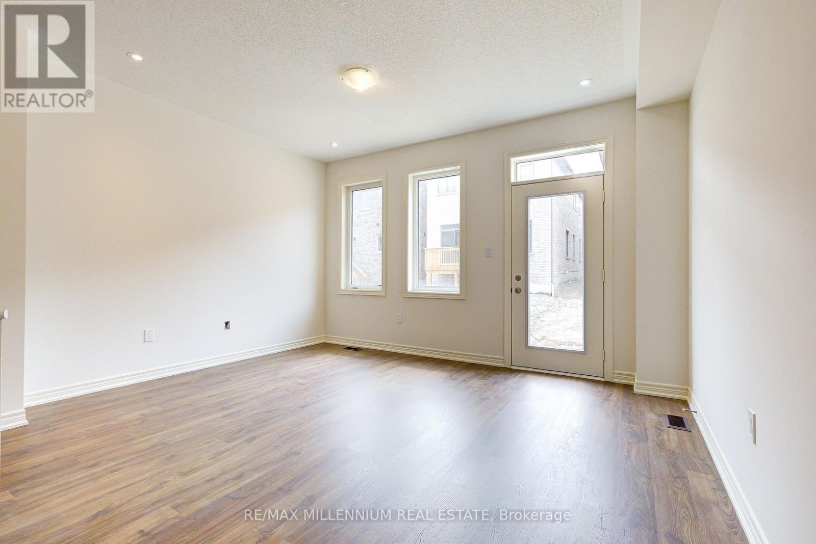 Photo 9 of 23 Gledhill Crescent, Cambridge ON