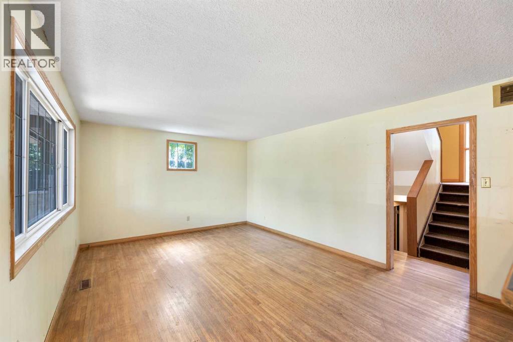 Photo 10 of 155 35 Street Nw, Calgary AB
