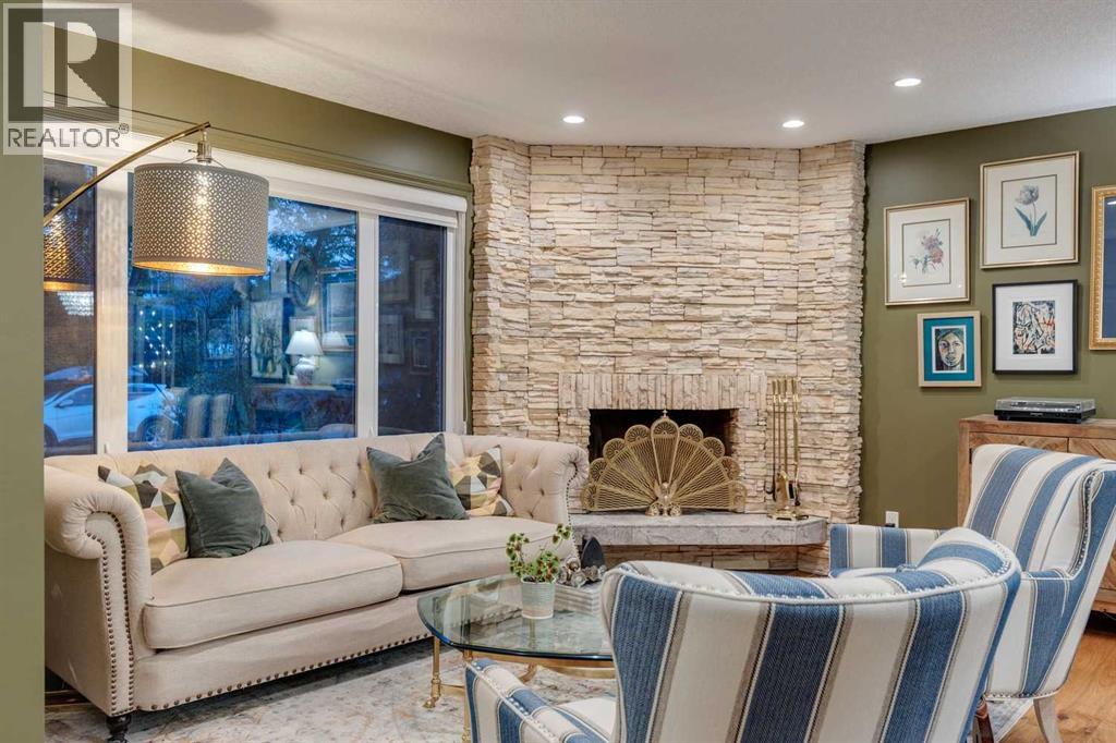 Photo 11 of 130 Windermere Road Sw, Calgary AB