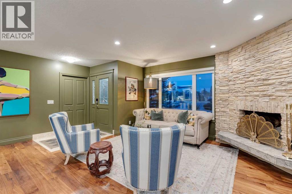 Photo 12 of 130 Windermere Road Sw, Calgary AB