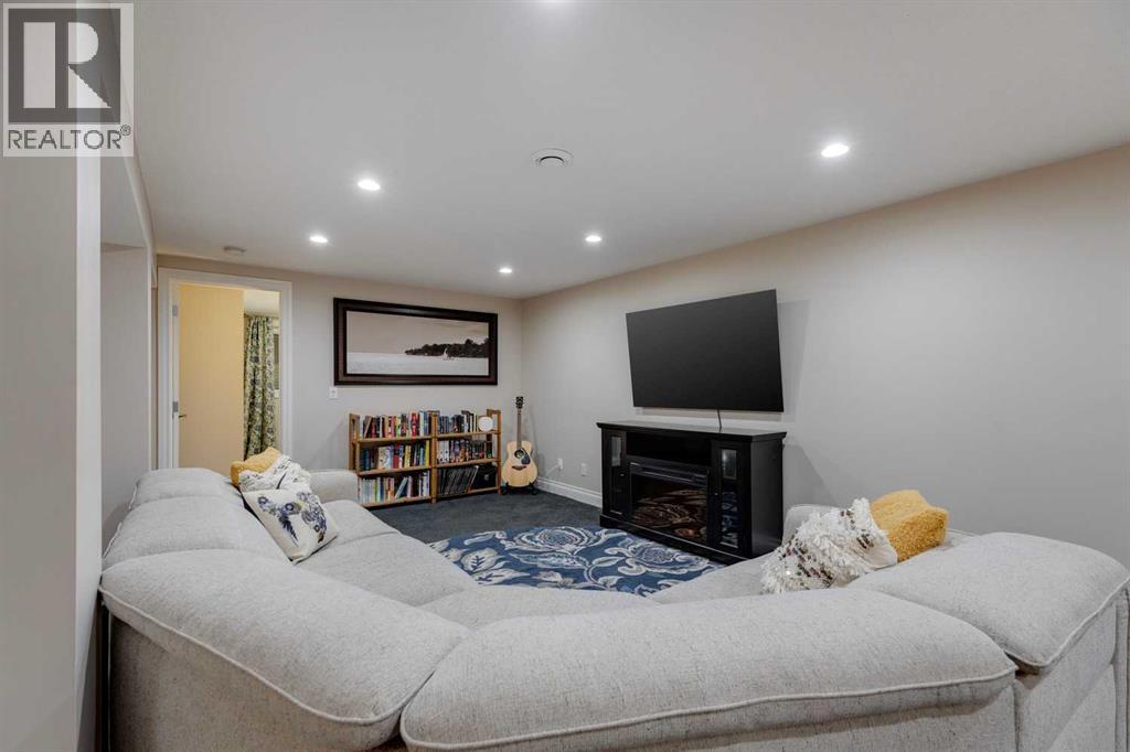 Photo 29 of 130 Windermere Road Sw, Calgary AB