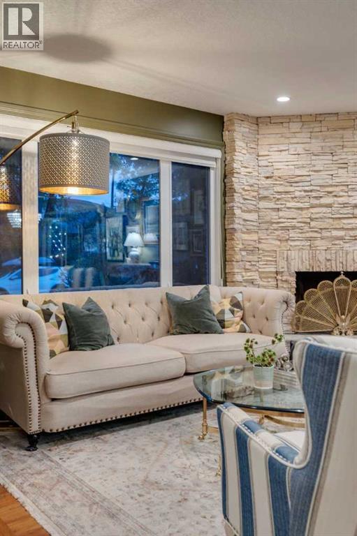 Photo 13 of 130 Windermere Road Sw, Calgary AB