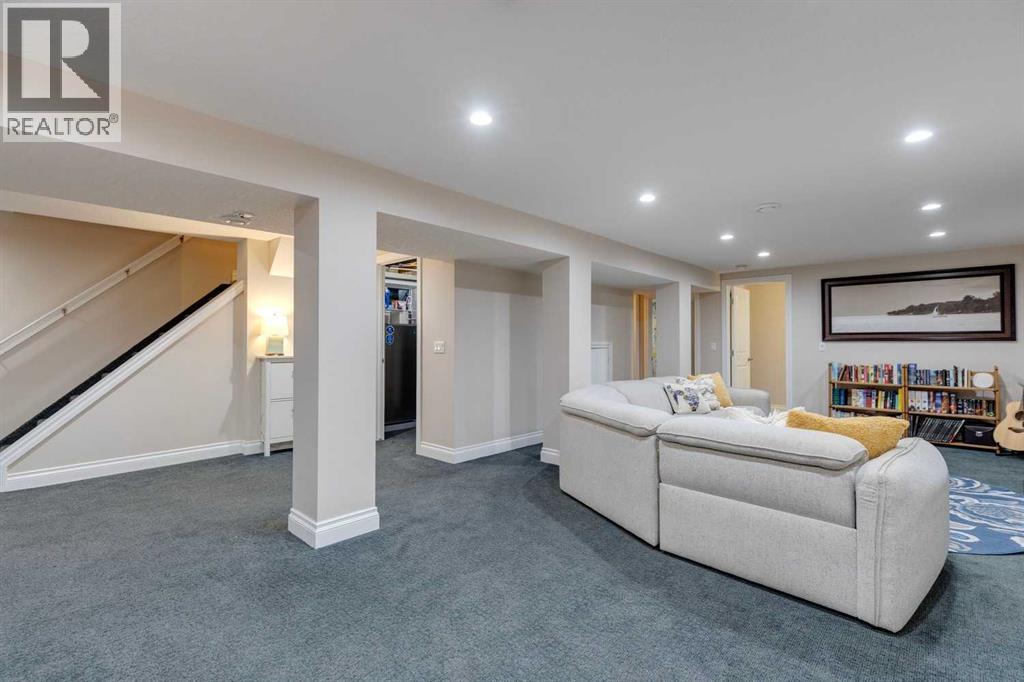Photo 33 of 130 Windermere Road Sw, Calgary AB