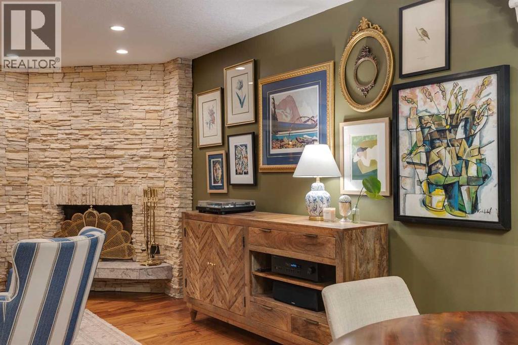 Photo 17 of 130 Windermere Road Sw, Calgary AB