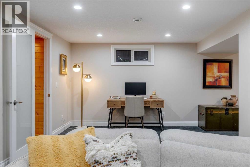 Photo 34 of 130 Windermere Road Sw, Calgary AB